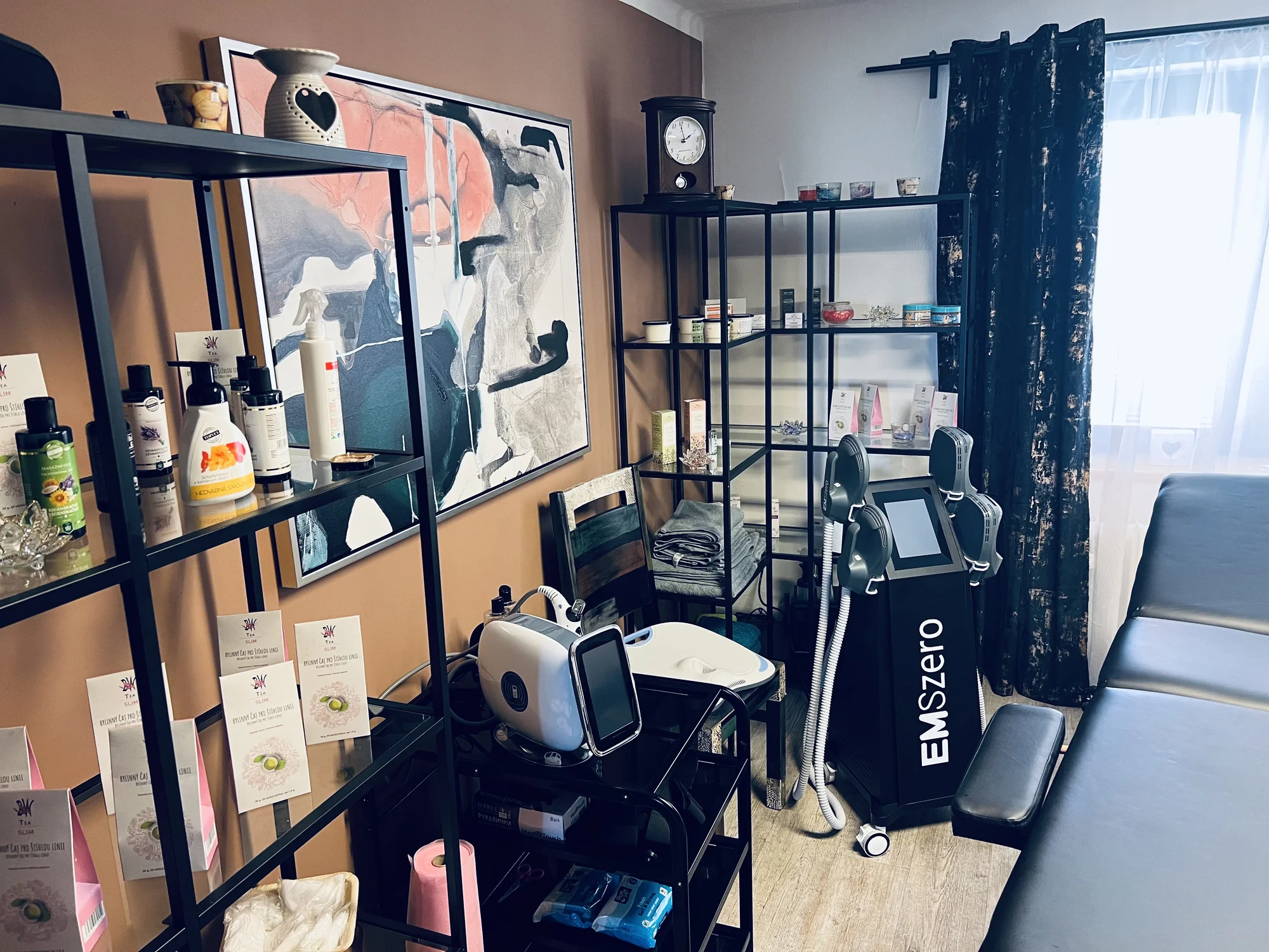 Posilování pánevního dna díky elektrostimulaci a kontrakci svalů s přístrojem EMS: pro ženy i muže