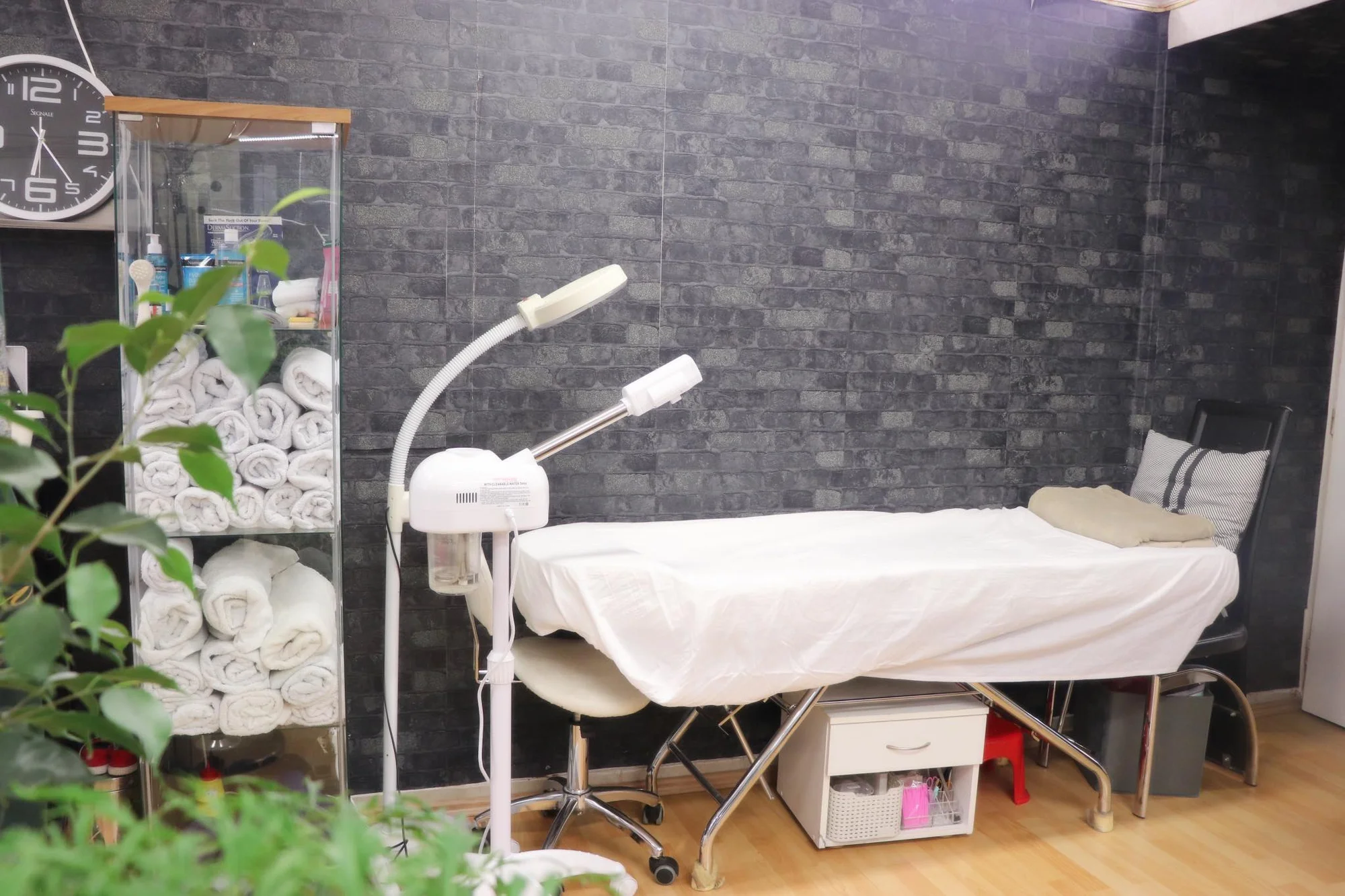 Laminace řas nebo prodloužení metodou řasa na řasu nebo 2 až 6D a volume