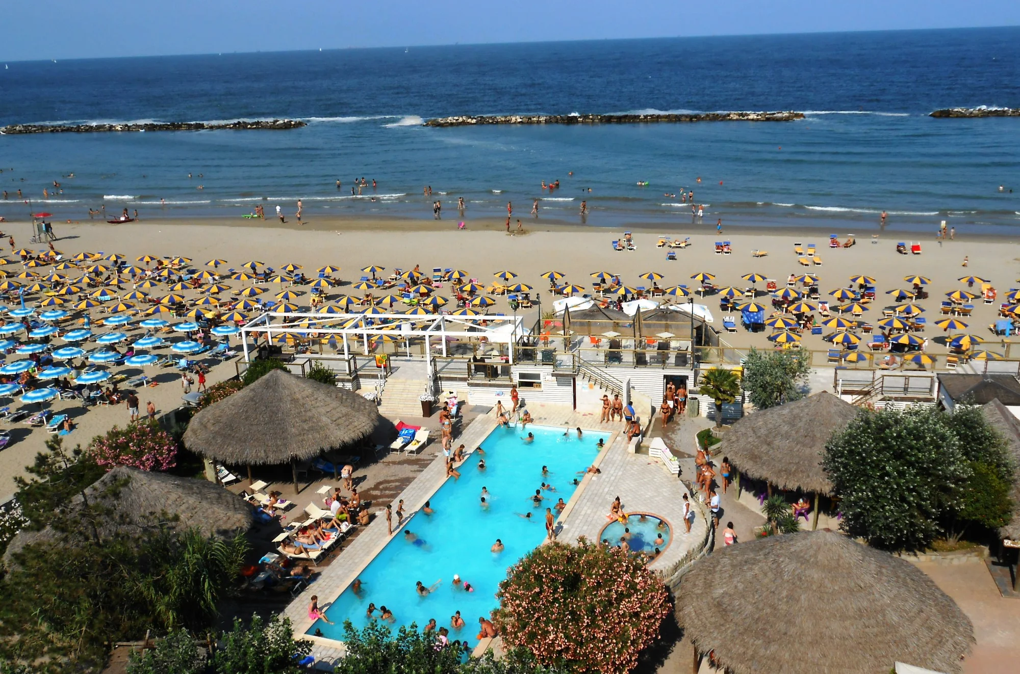 Léto v italské Ravenně: hotel u moře, all inclusive, neomezené nápoje, venkovní bazén a zábava