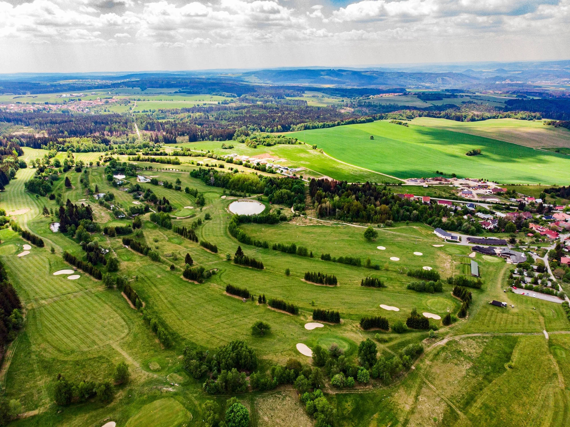 Pobyt v golfovém resortu na Drahanské vrchovině: snídaně, sauna i neomezený vstup na golf