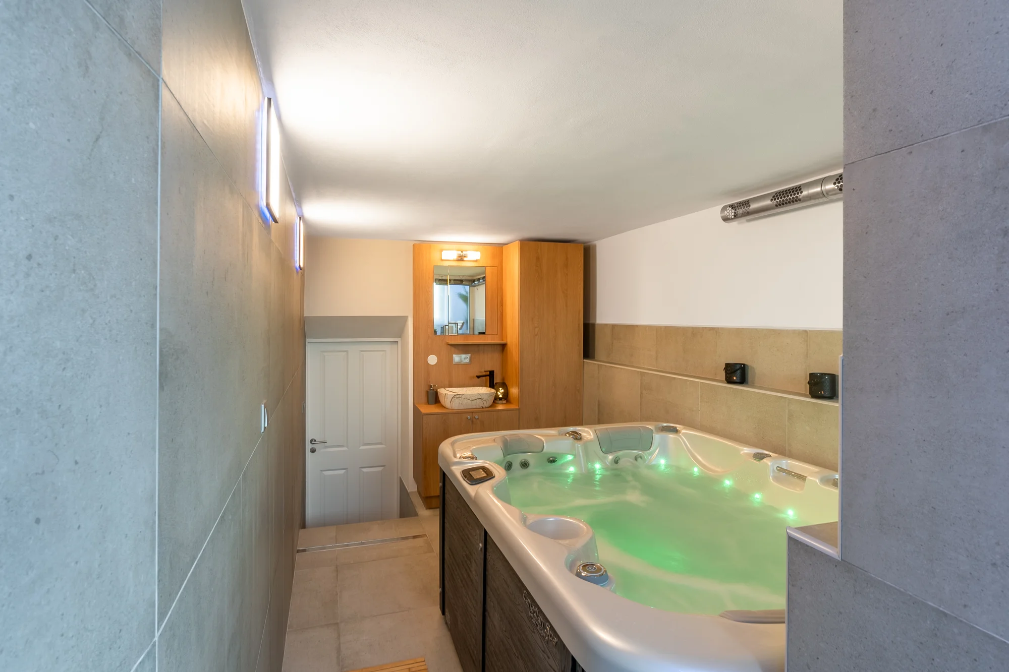 2 hod. v privátním wellness pro dva: sauna, whirlpool vana, víno i občerstvení