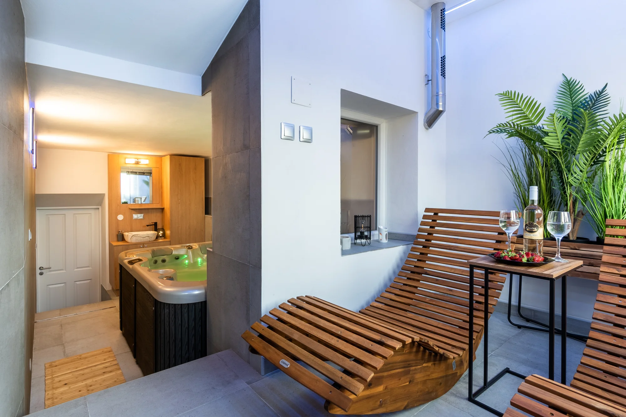 2 hod. v privátním wellness pro dva: sauna, whirlpool vana, víno i občerstvení