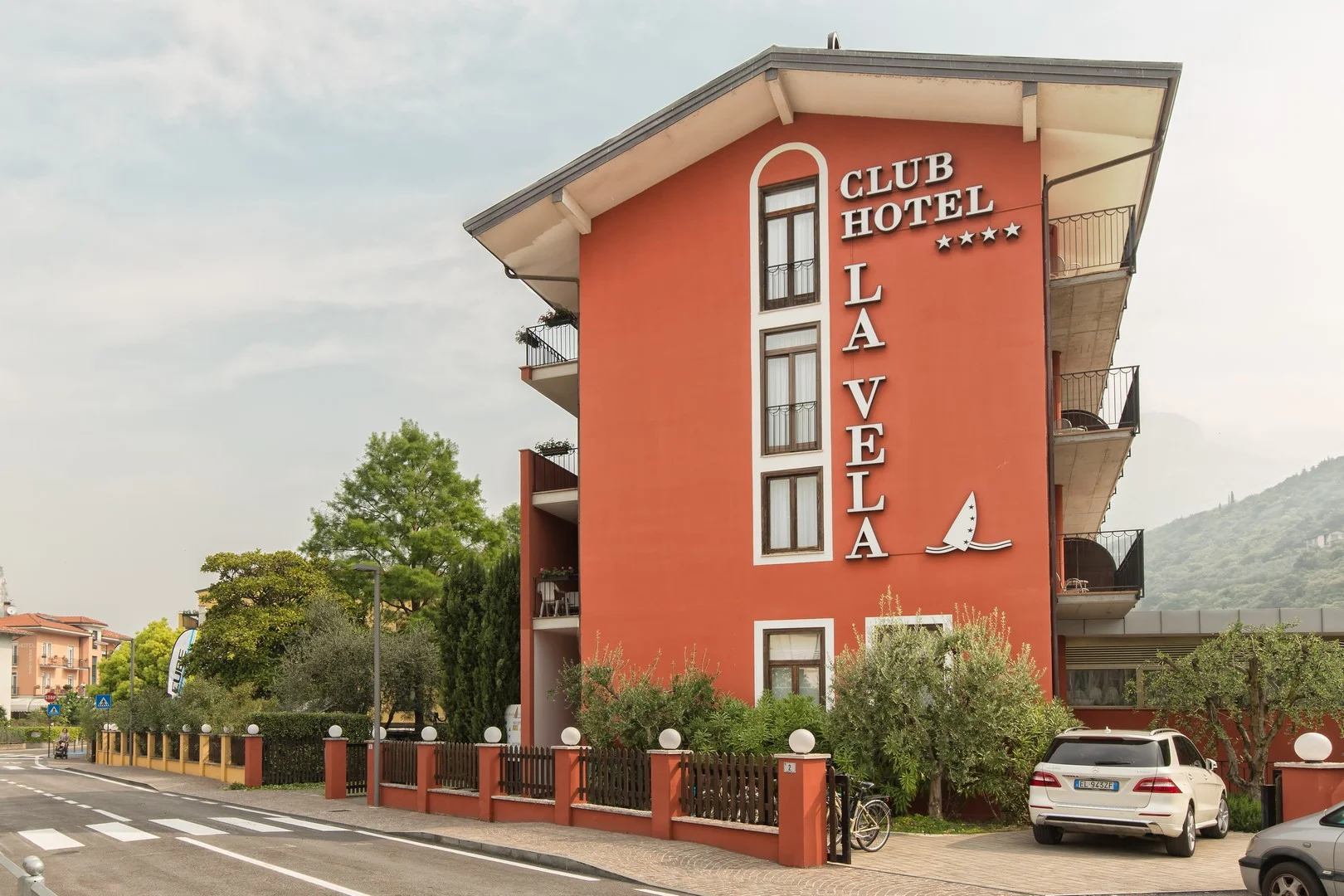 Dovolená u Lago di Garda: 3* hotel u jezera se snídaní, v létě venkovní bazén