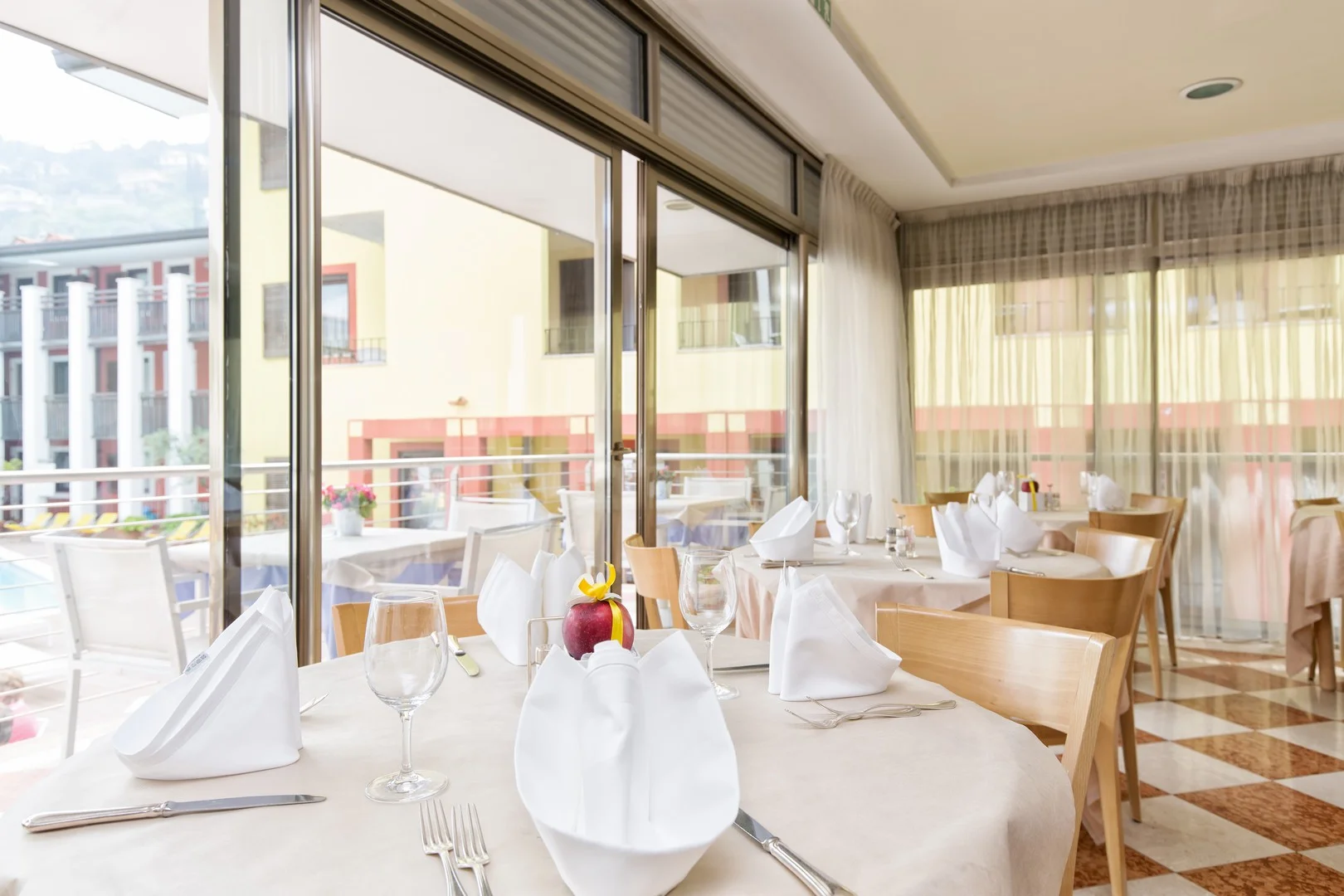 Dovolená u Lago di Garda: 3* hotel u jezera se snídaní, v létě venkovní bazén