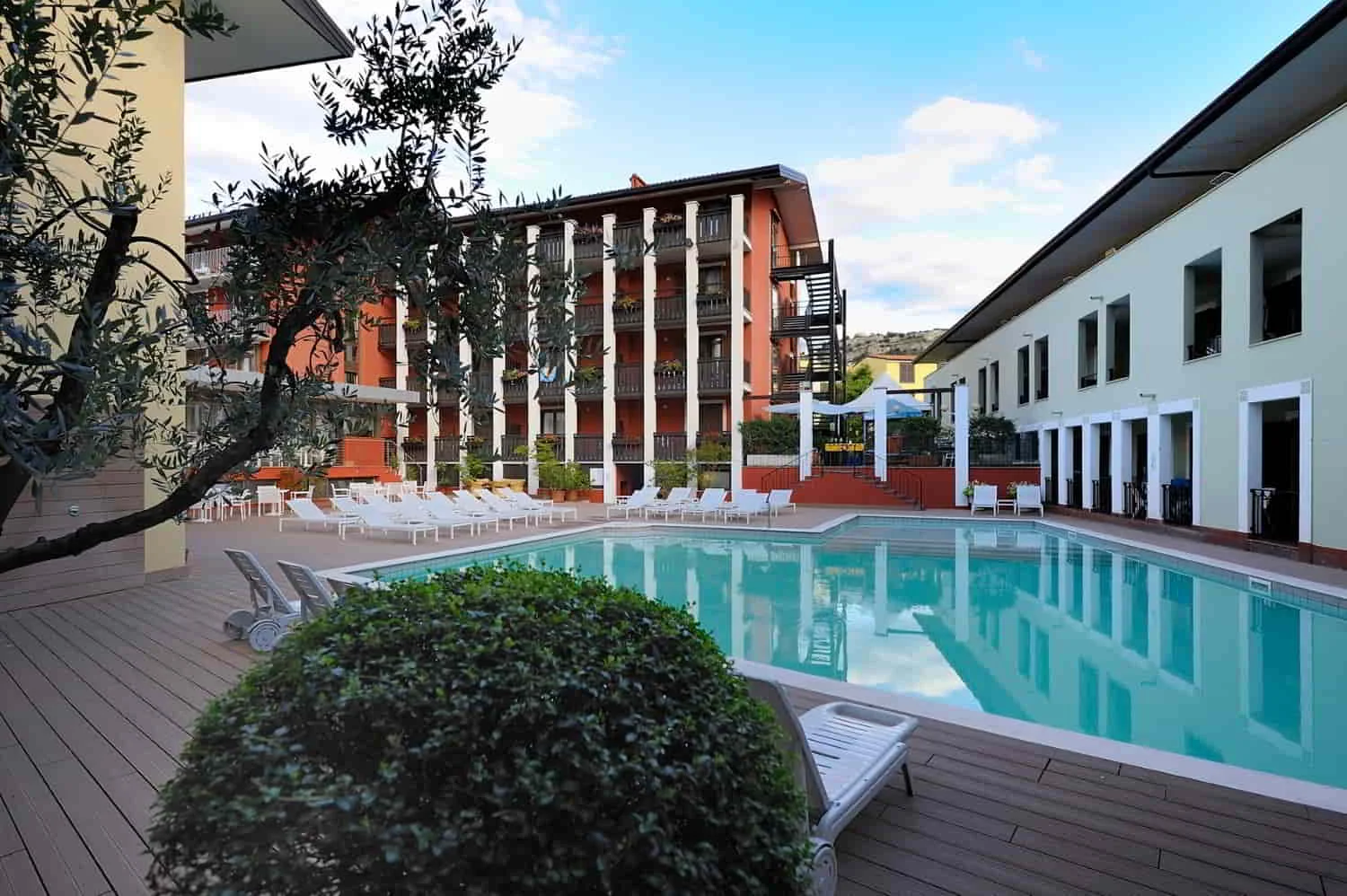 Dovolená u Lago di Garda: 3* hotel u jezera se snídaní, v létě venkovní bazén