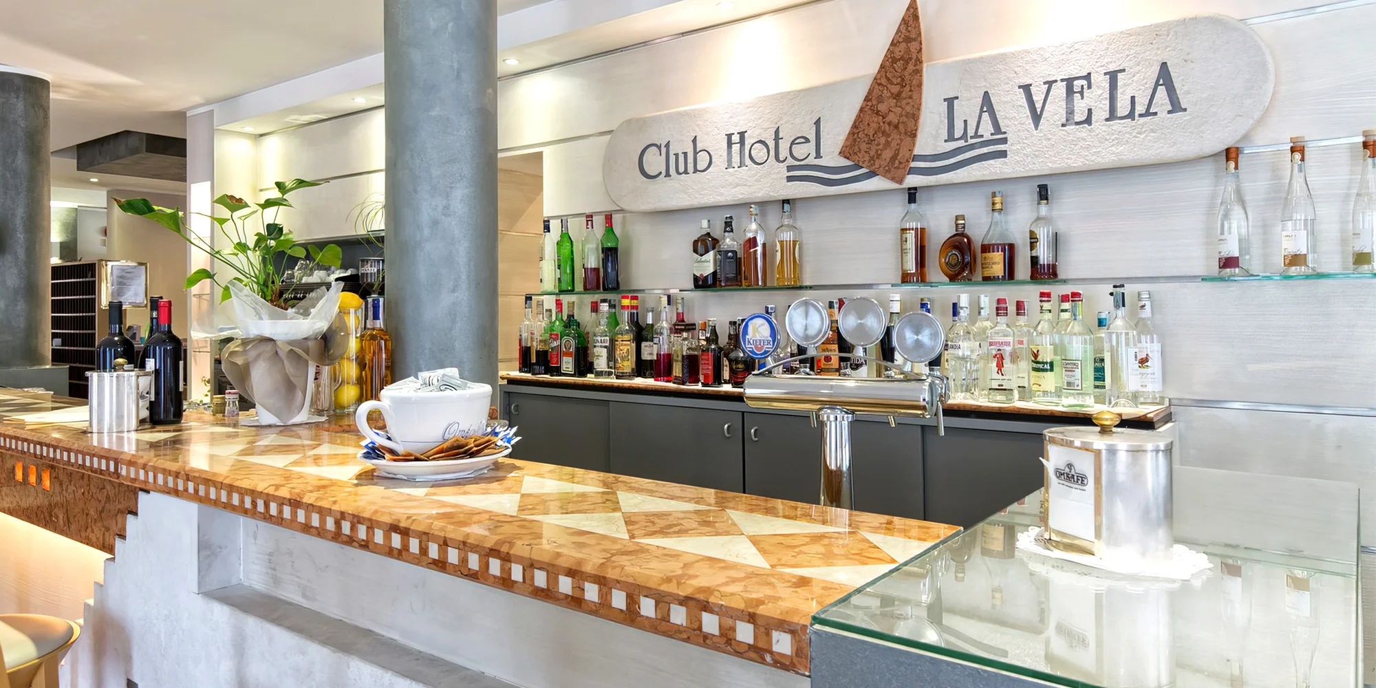 Dovolená u Lago di Garda: 3* hotel u jezera se snídaní, v létě venkovní bazén