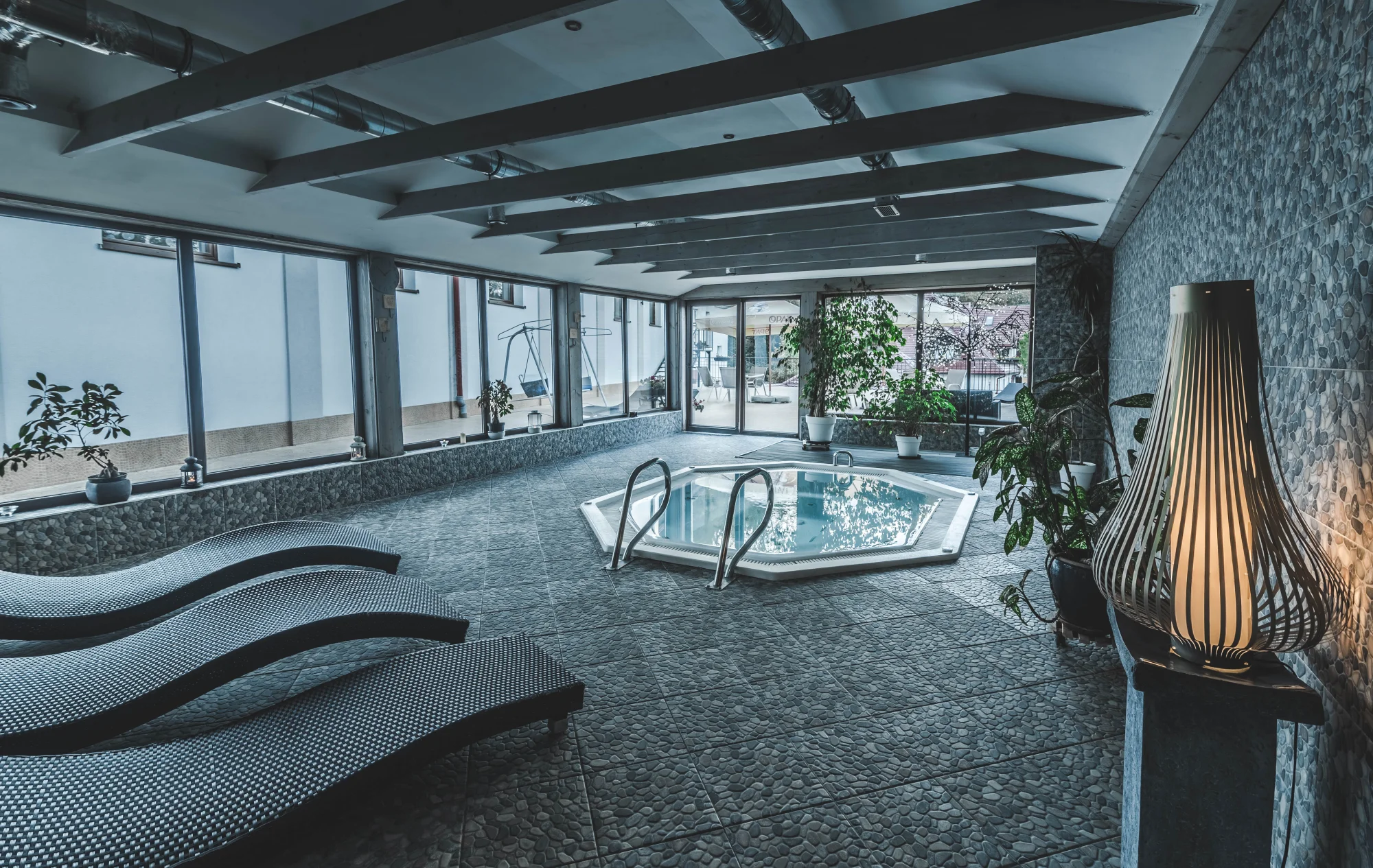 Lázeňské město Duszniki Zdrój blízko českých hranic: moderní hotel s wellness a polopenzí