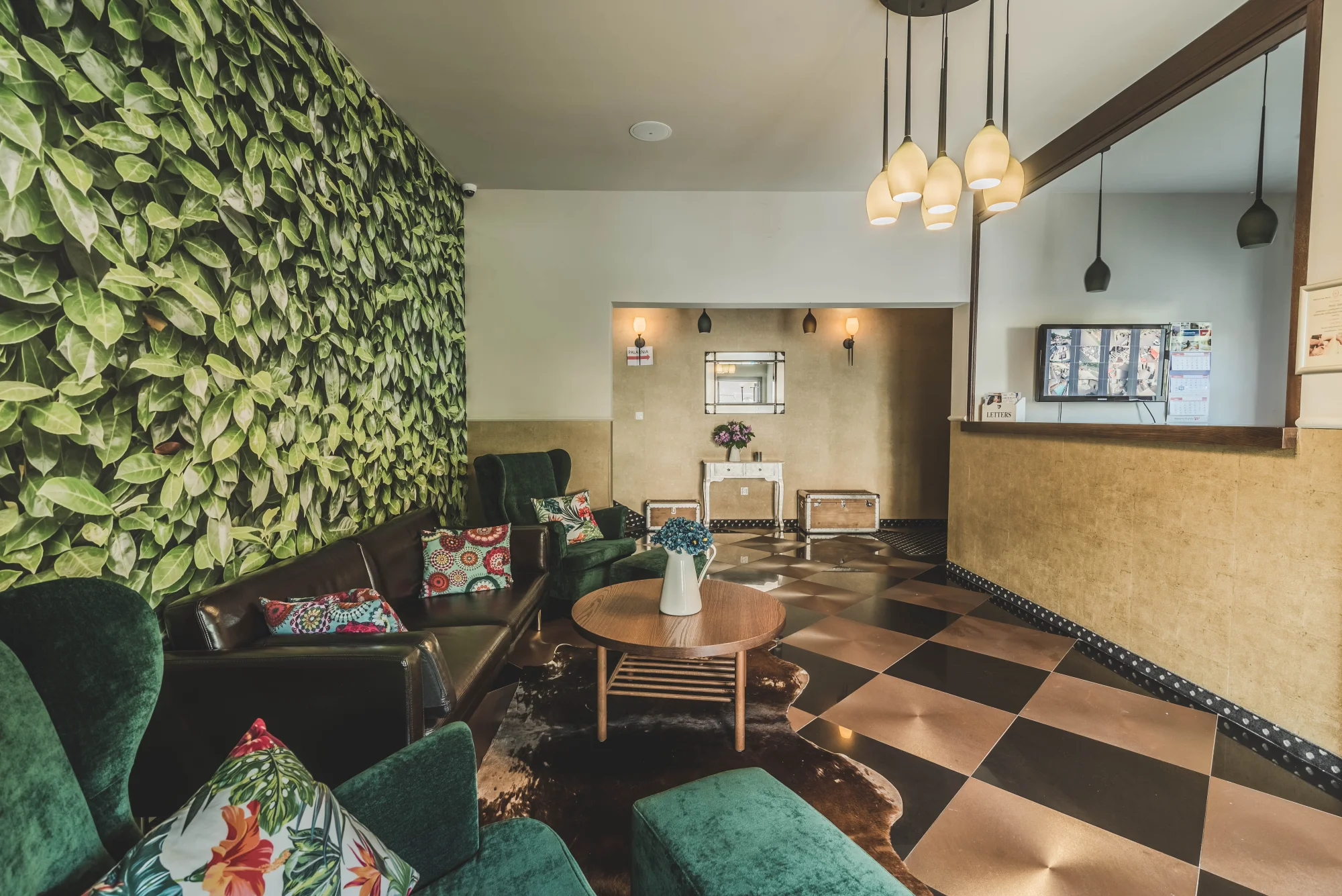 Lázeňské město Duszniki Zdrój blízko českých hranic: moderní hotel s wellness a polopenzí