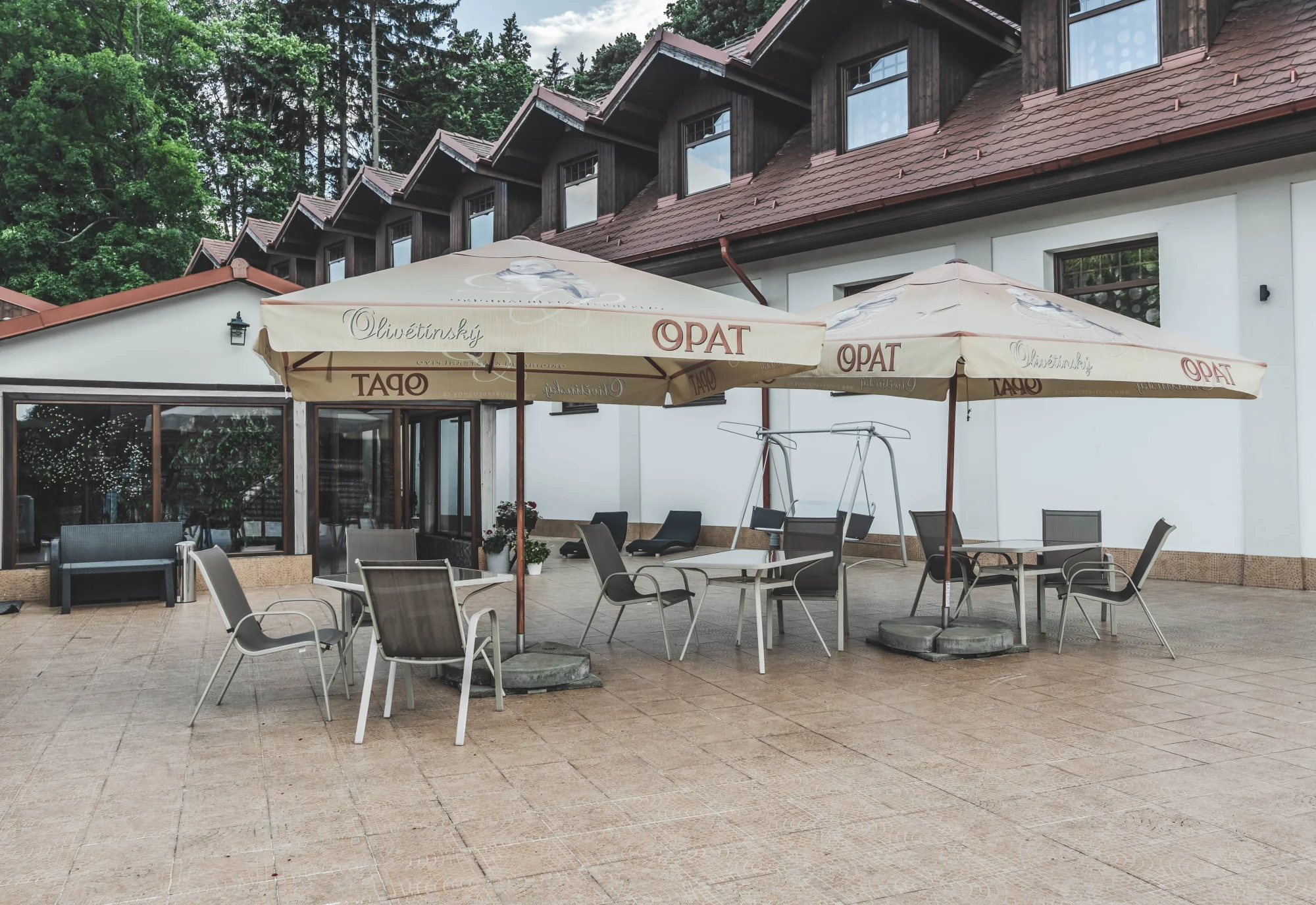 Lázeňské město Duszniki Zdrój blízko českých hranic: moderní hotel s wellness a polopenzí