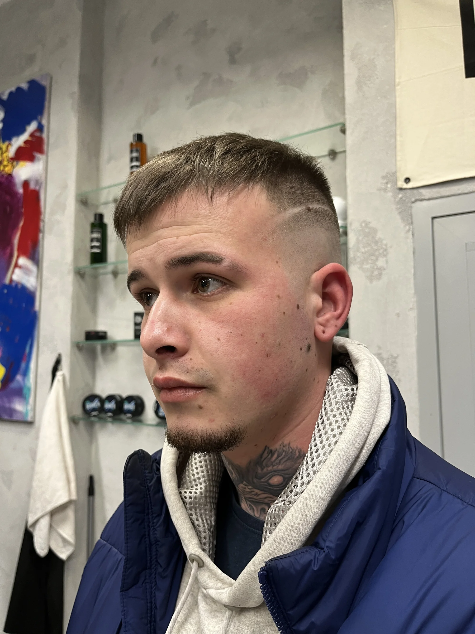 Stříhání vlasů, úprava vousů i full servis v barbershopu od Džestra
