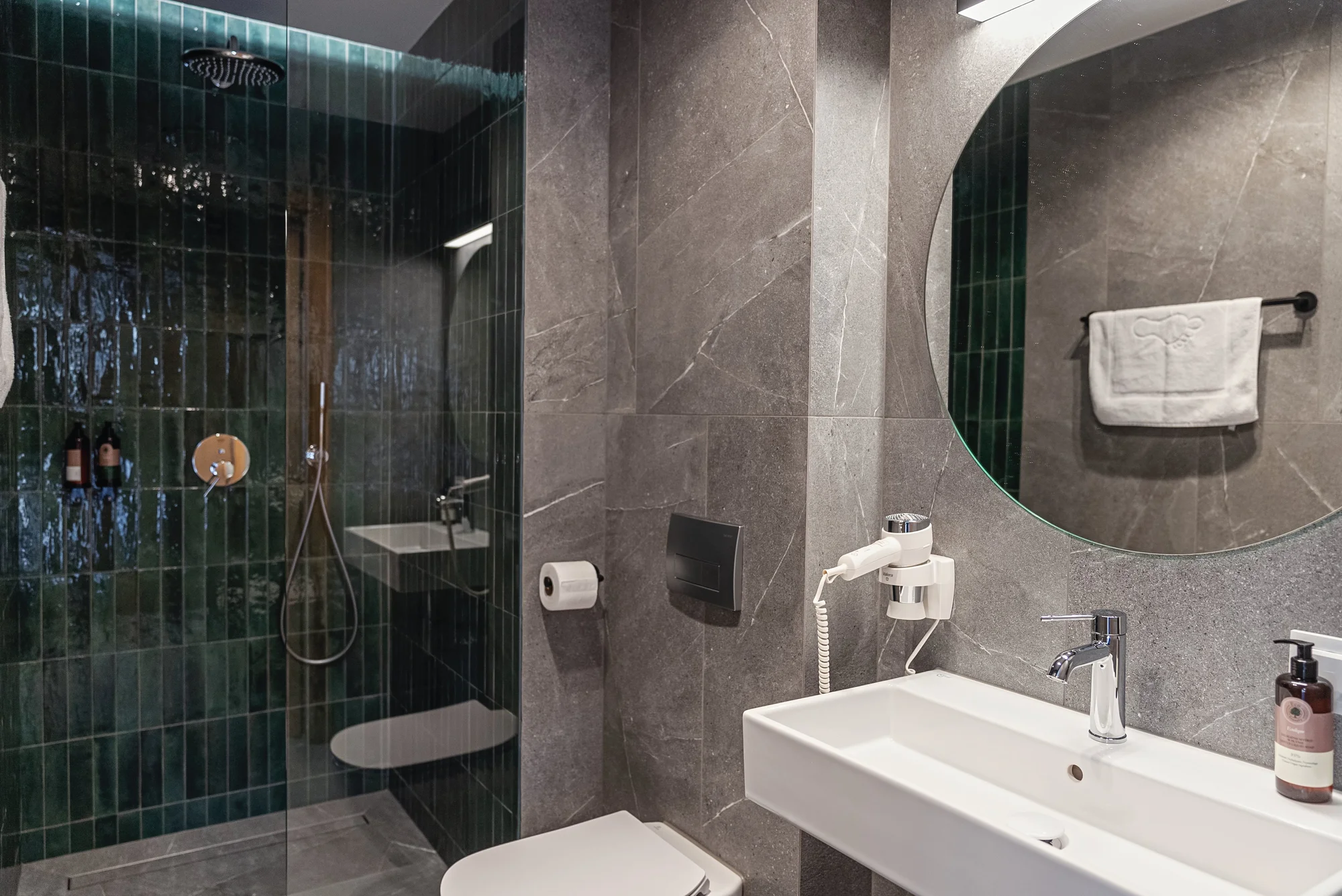 Dovolená v moderním hotelu v Zakopaném: privátní wellness, možnost snídaní i apartmán s balkonem nebo terasou