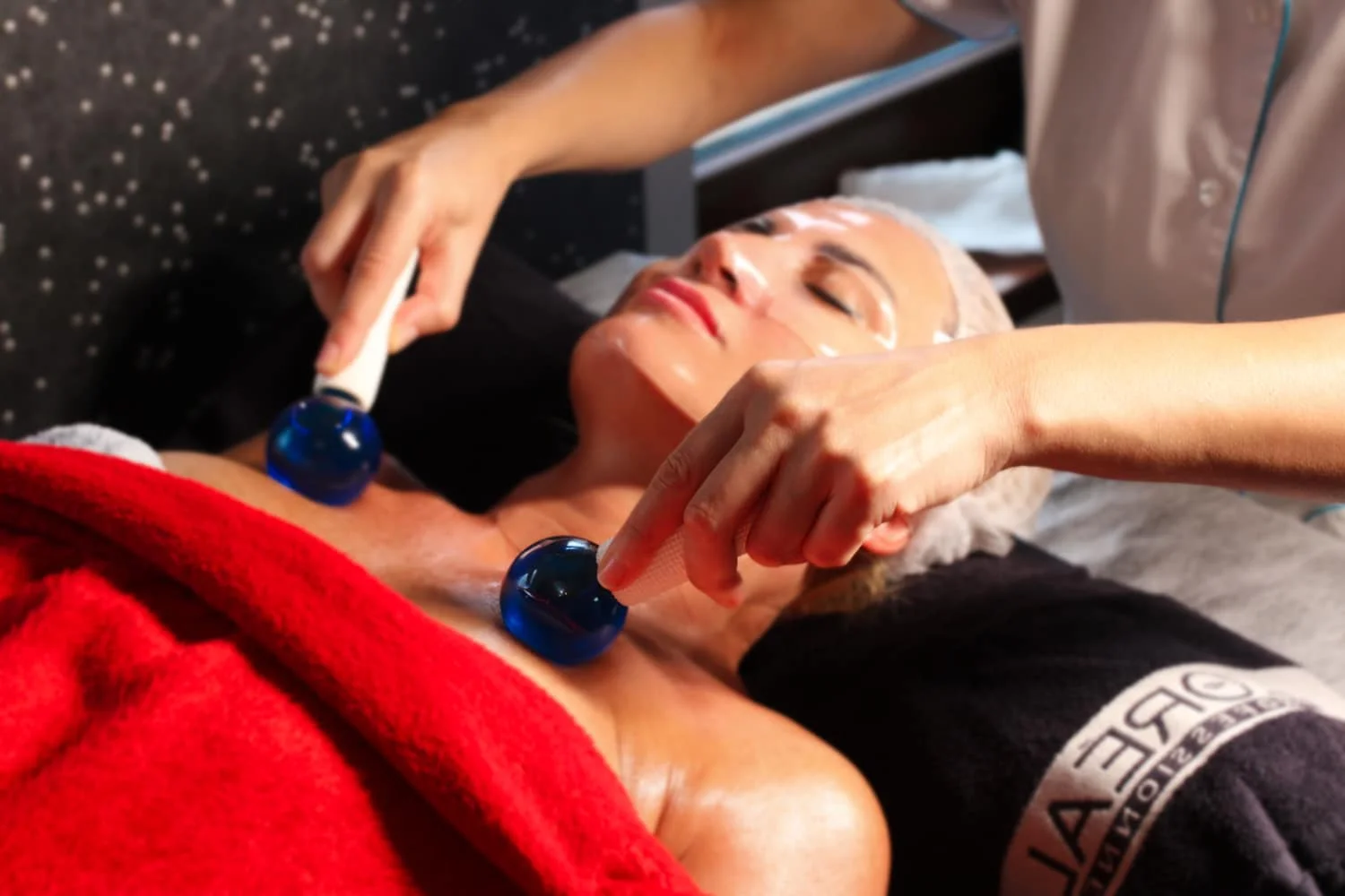 Lázeňské město Duszniki Zdrój blízko českých hranic: moderní hotel s wellness a polopenzí