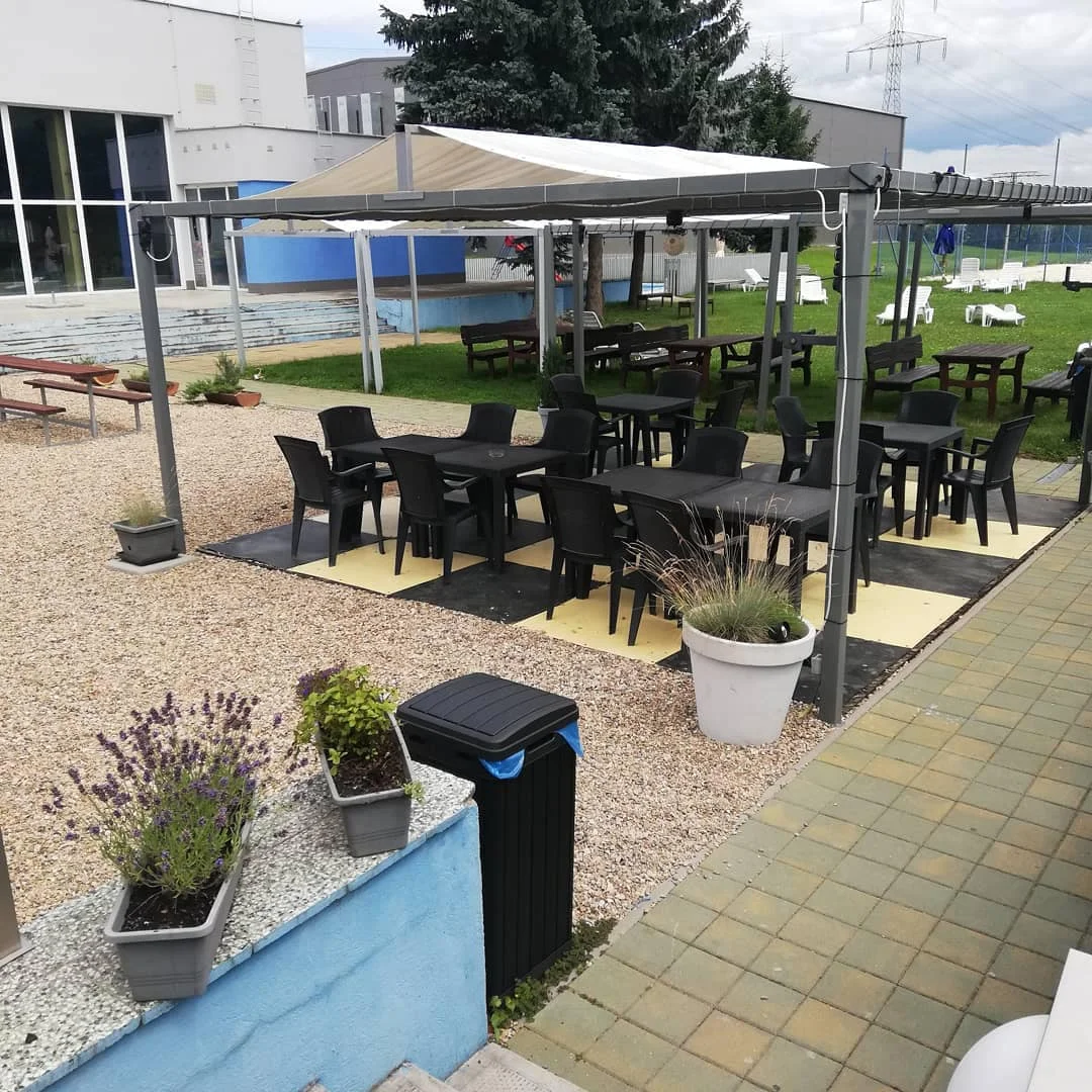 Celodenní vstup pro jednotlivce i rodinu do plaveckého areálu u Brna