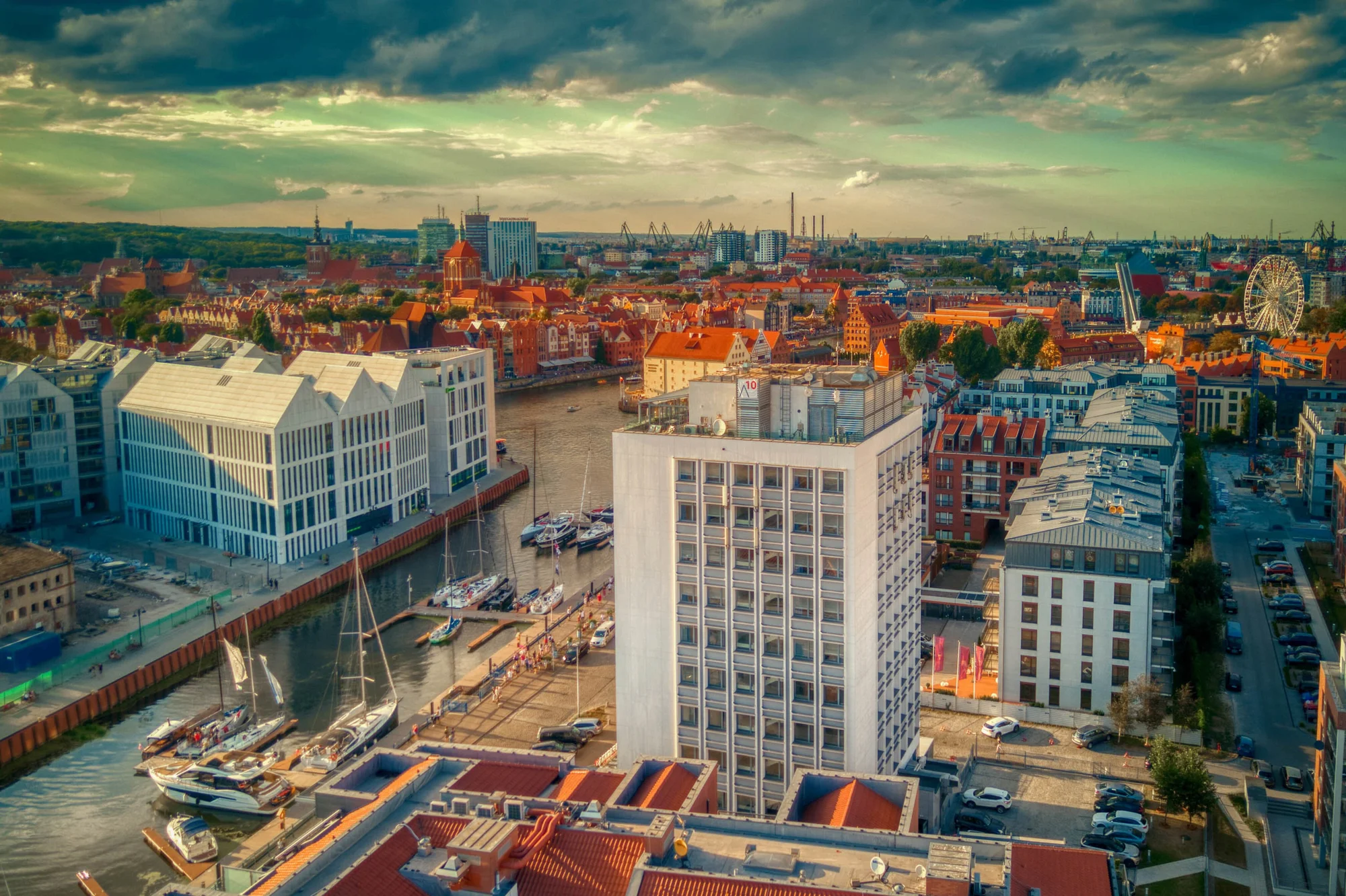 Historické centrum Gdaňsku: ubytování v moderním hotelu i památky