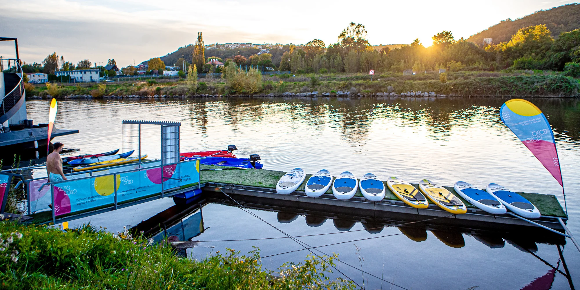Pronájem paddleboardu či kajaku na Vltavě v Praze : pro 1-2 osoby na 1-2 hodiny