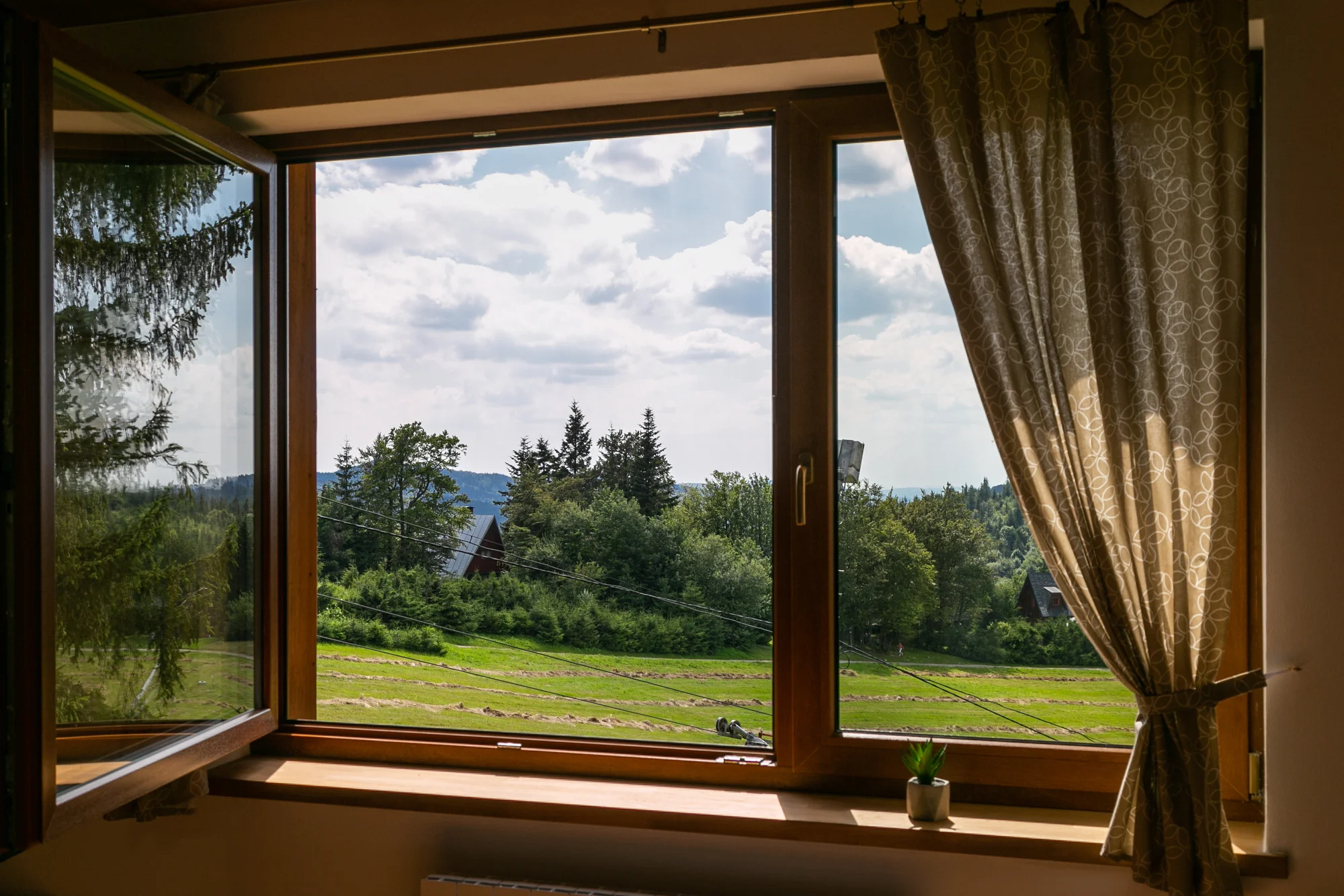 Horský hotel stojící na hřebeni Javorníků: strava i pobyt se saunou či elektrokoly