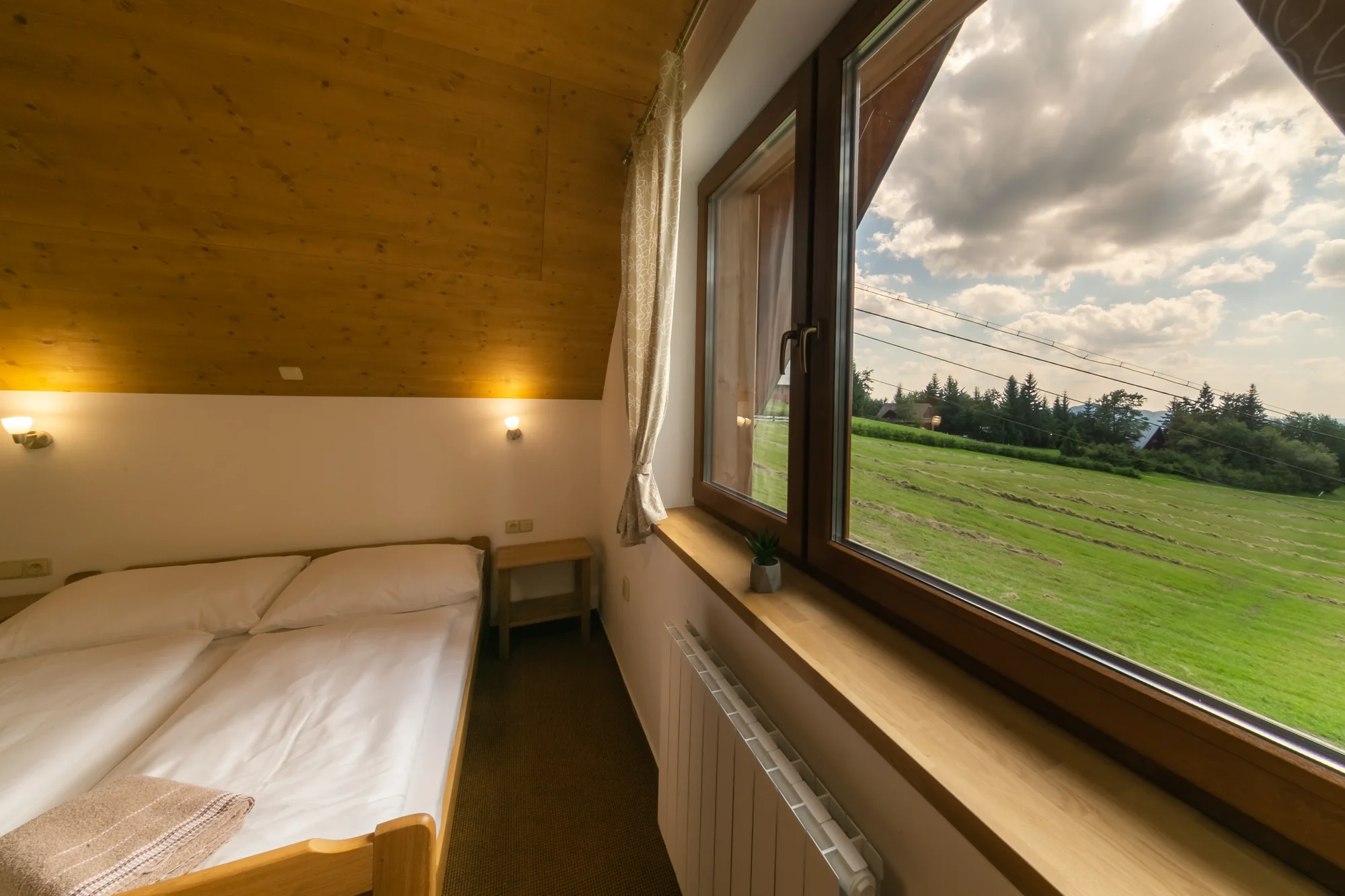 Horský hotel stojící na hřebeni Javorníků: strava i pobyt se saunou či elektrokoly