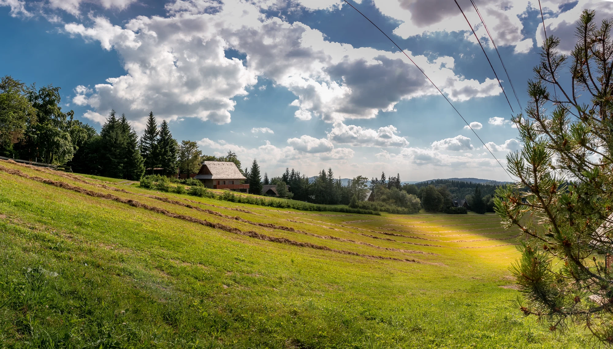 Horský hotel stojící na hřebeni Javorníků: strava i pobyt se saunou či elektrokoly