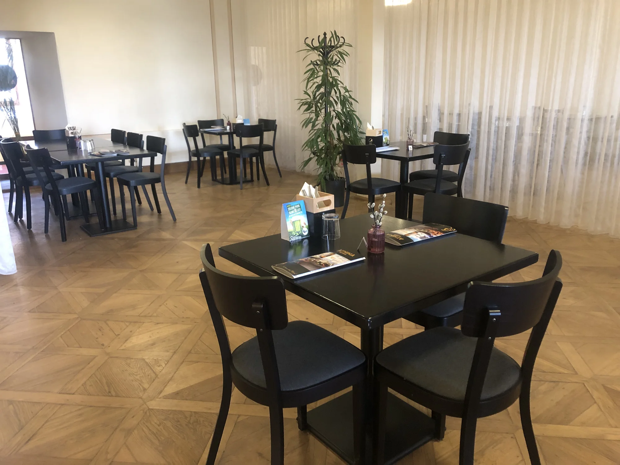 Plato řeckých masových či grilovaných specialit i s láhví prosecca pro 2 osoby