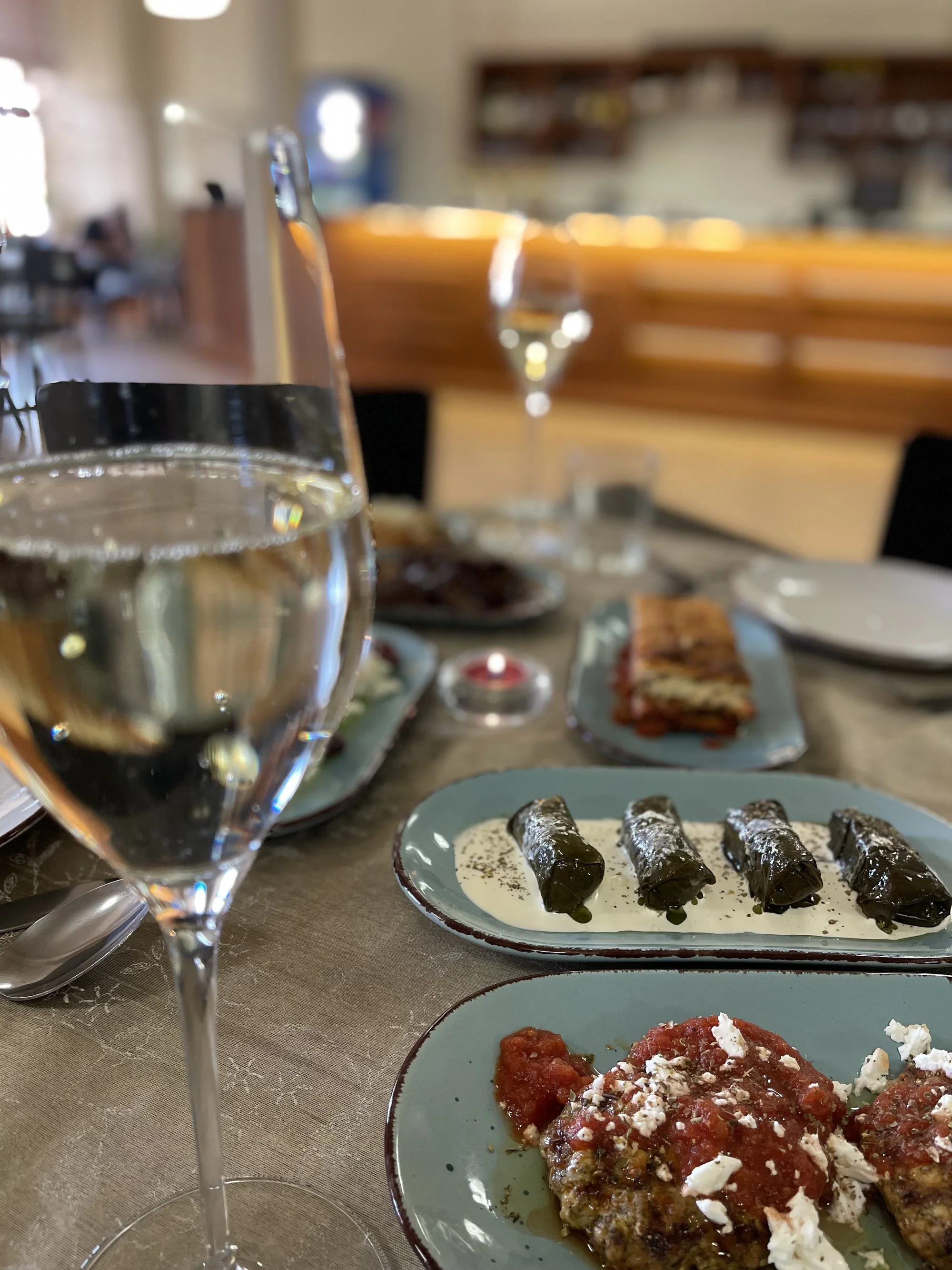 Plato řeckých masových či grilovaných specialit i s láhví prosecca pro 2 osoby