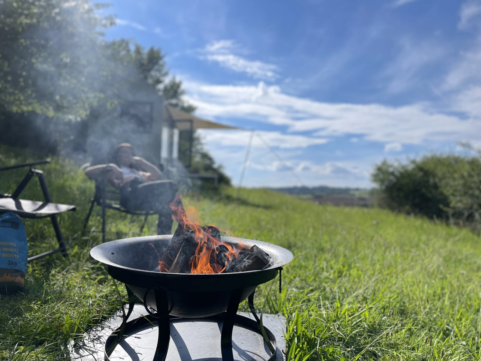 Glamping v moderním Tiny house u Semil pro pár i rodinu