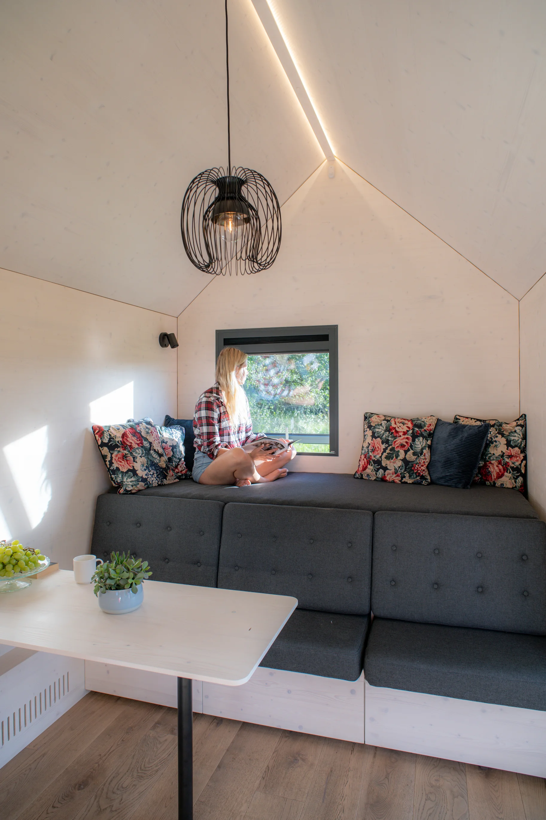 Glamping v moderním Tiny house u Semil pro pár i rodinu