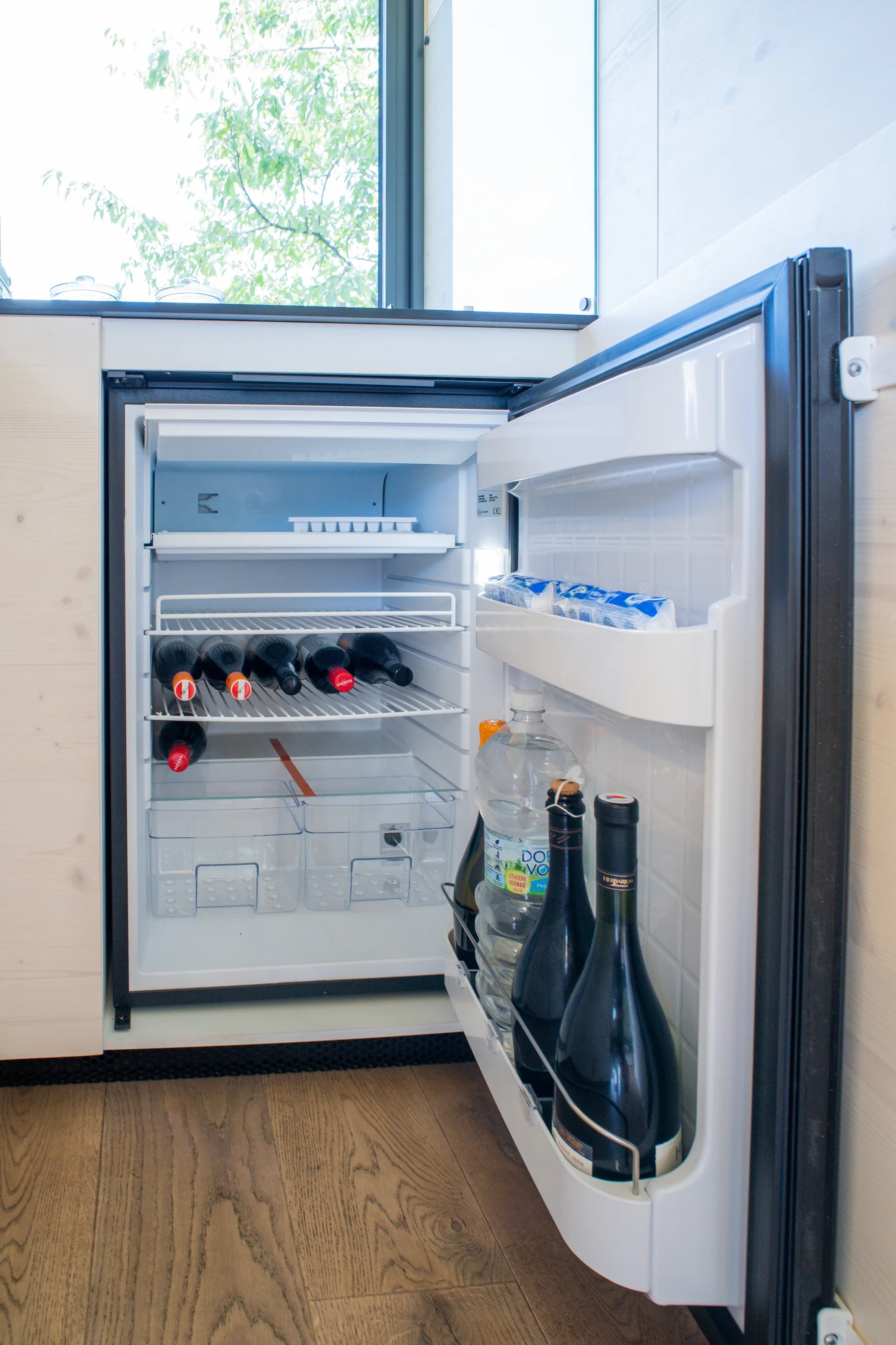 Glamping v moderním Tiny house u Semil pro pár i rodinu