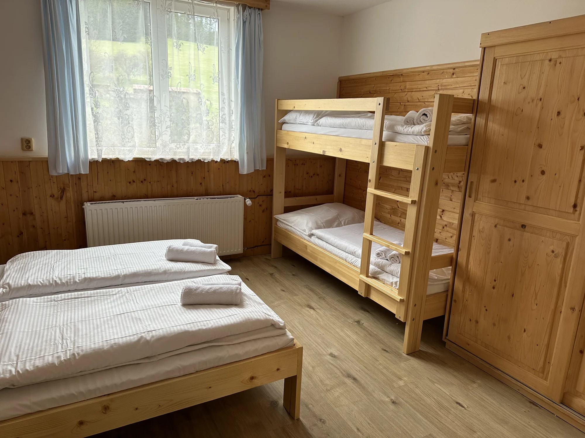 Dovolená s polopenzí pro pár i rodinu ve vyhlášeném turistickém centru Beskyd