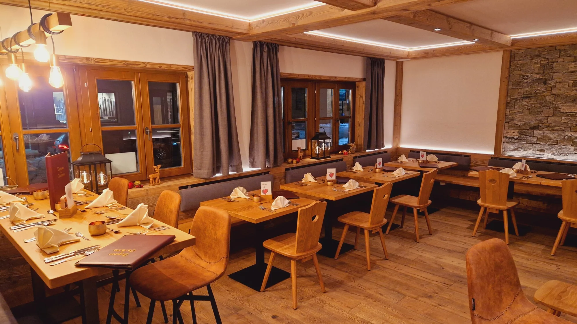 Dachstein s neomezeným wellness a polopenzí, hotel 200 m od lanovky