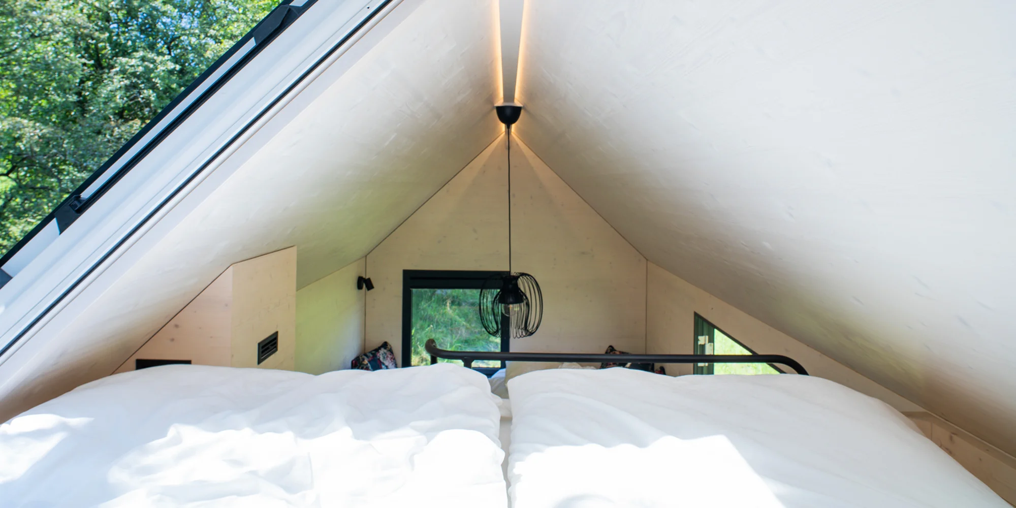Glamping v moderním Tiny house u Semil pro pár i rodinu