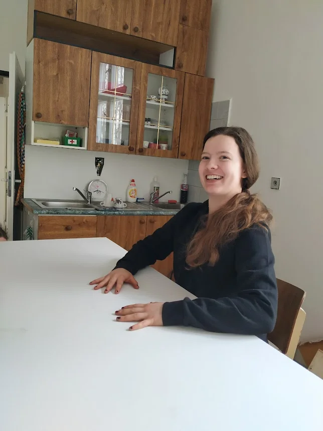 Výtvarný kurz dle výběru: výroba šperků, věnců, vitráží, malba na porcelán i batikování