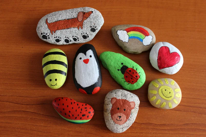 Výtvarný kurz dle výběru: výroba šperků, věnců, vitráží, malba na porcelán i batikování