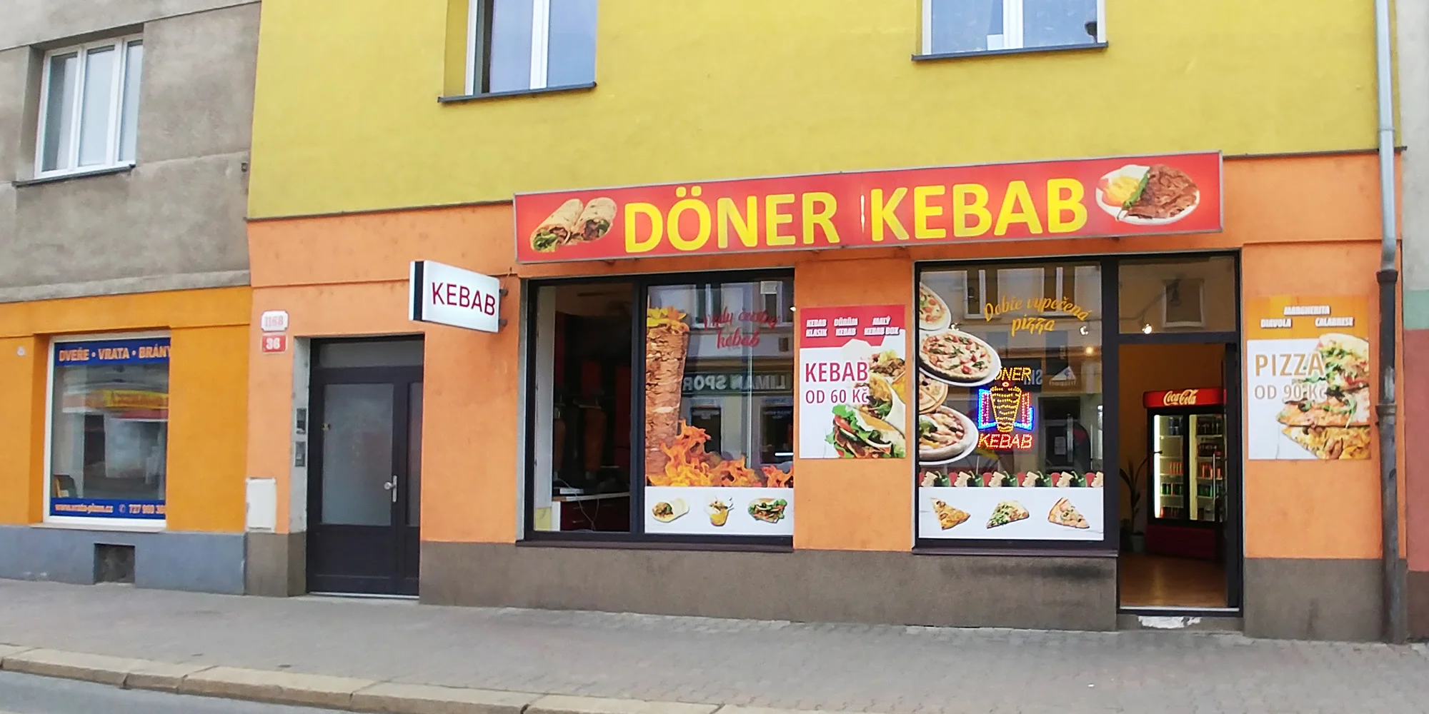 Kebab podle výběru: döner v chlebu či dürüm v tortile i se sýrem