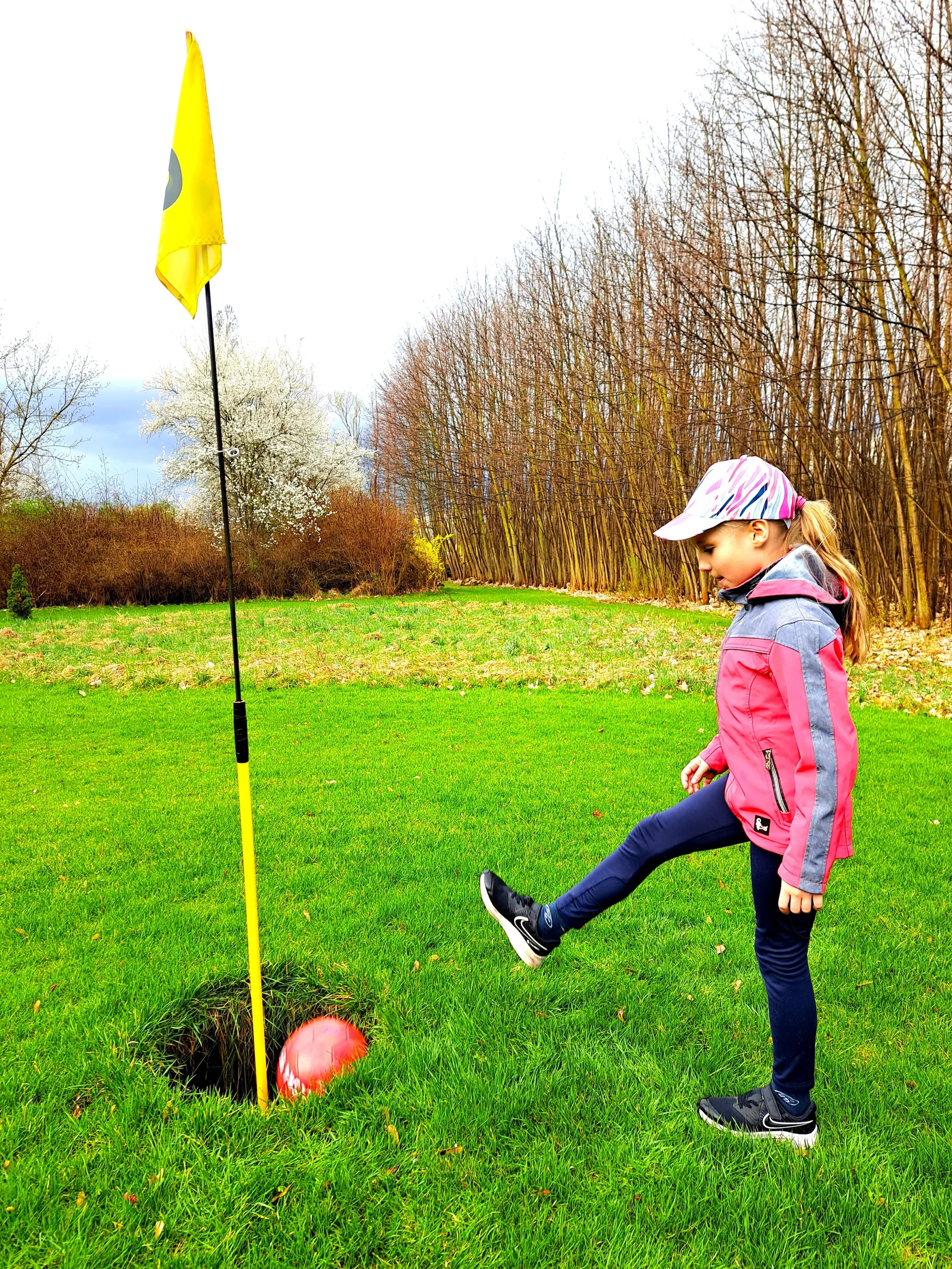 Zábavný fotbalgolf: jedna hra o 18 jamkách pro dospělé i rodinu