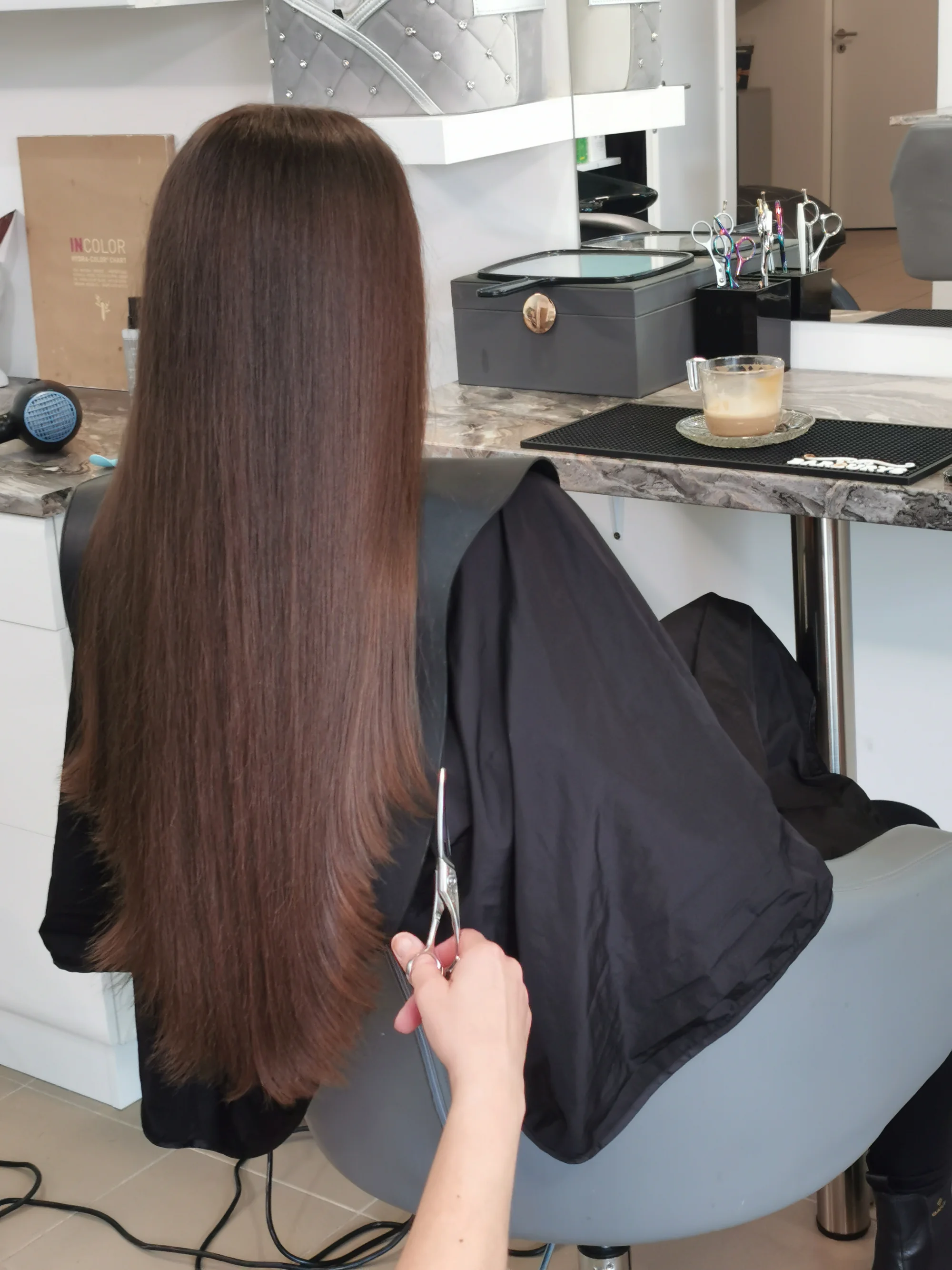 Brazilský keratin nebo intenzivní výživa vlasů pro lesk a sílu vlasů včetně střihu
