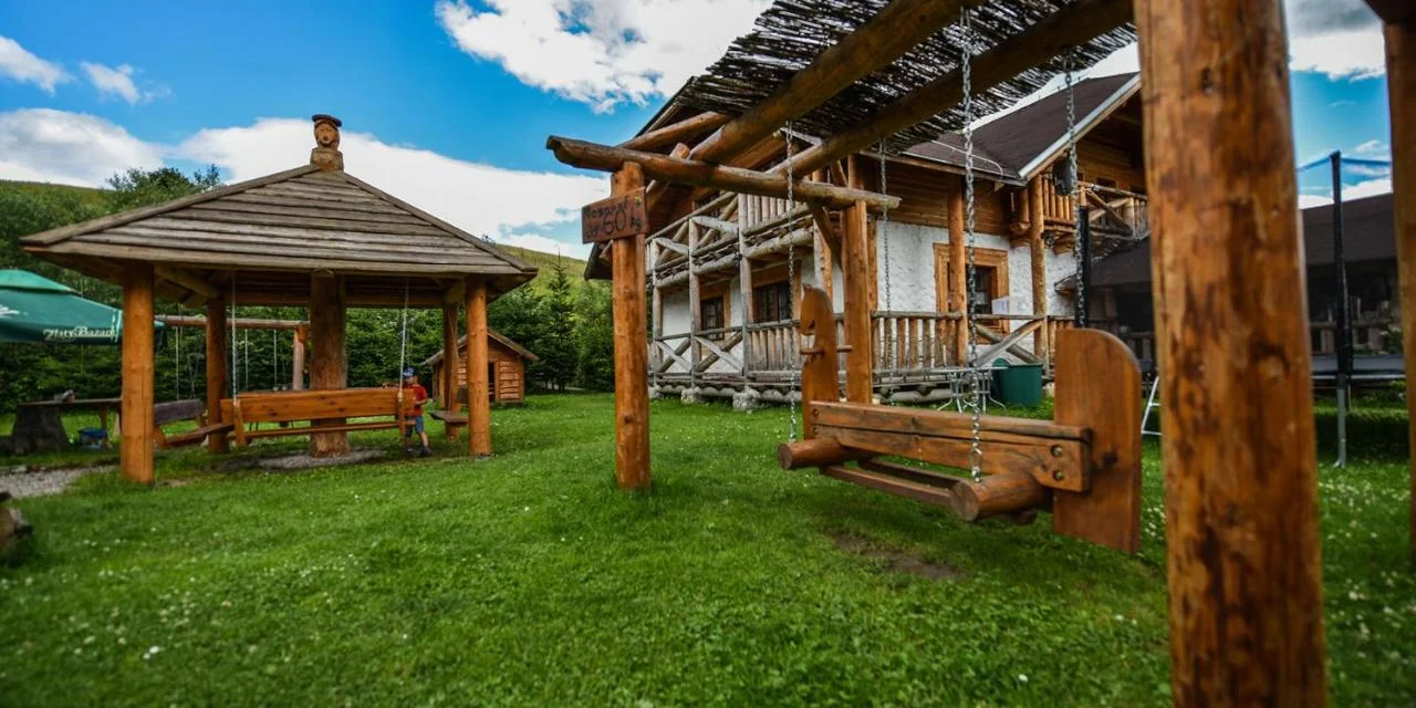 Pobyt v oblíbeném venkovském sídle v Bešeňové: snídaně, mini wellness a slevy do aquaparku