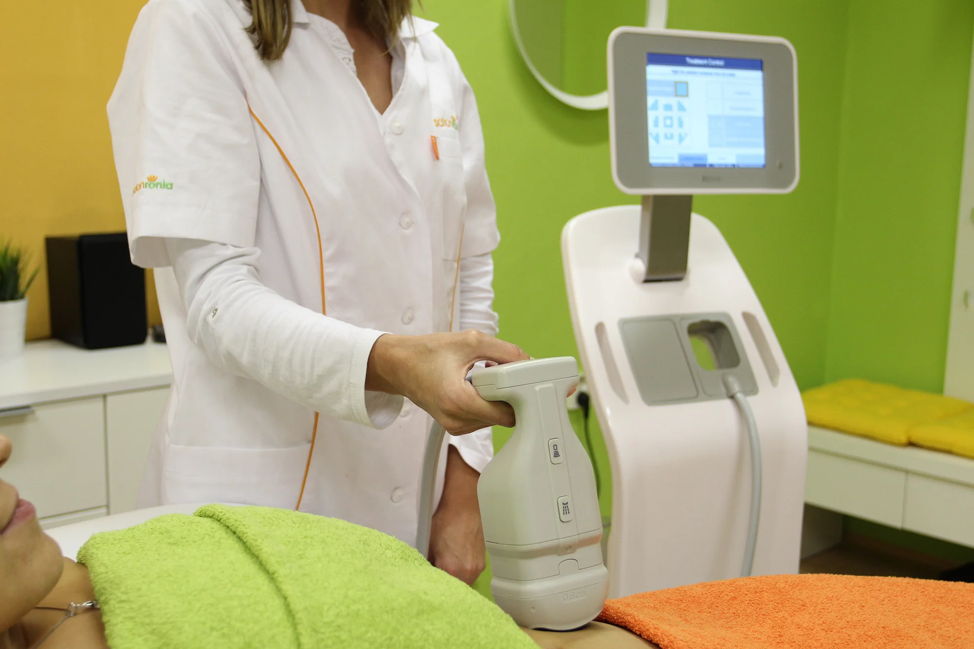 Neinvazivní liposukce modrým laserem: 1–5 ošetření vybrané oblasti