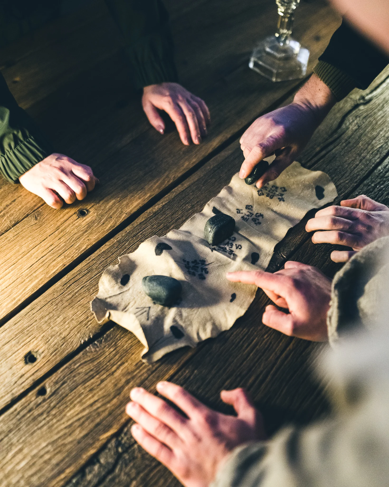 Únik ze středověké laboratoře: úniková hra Alchymista pro děti i dospělé, hra až pro 6 osob