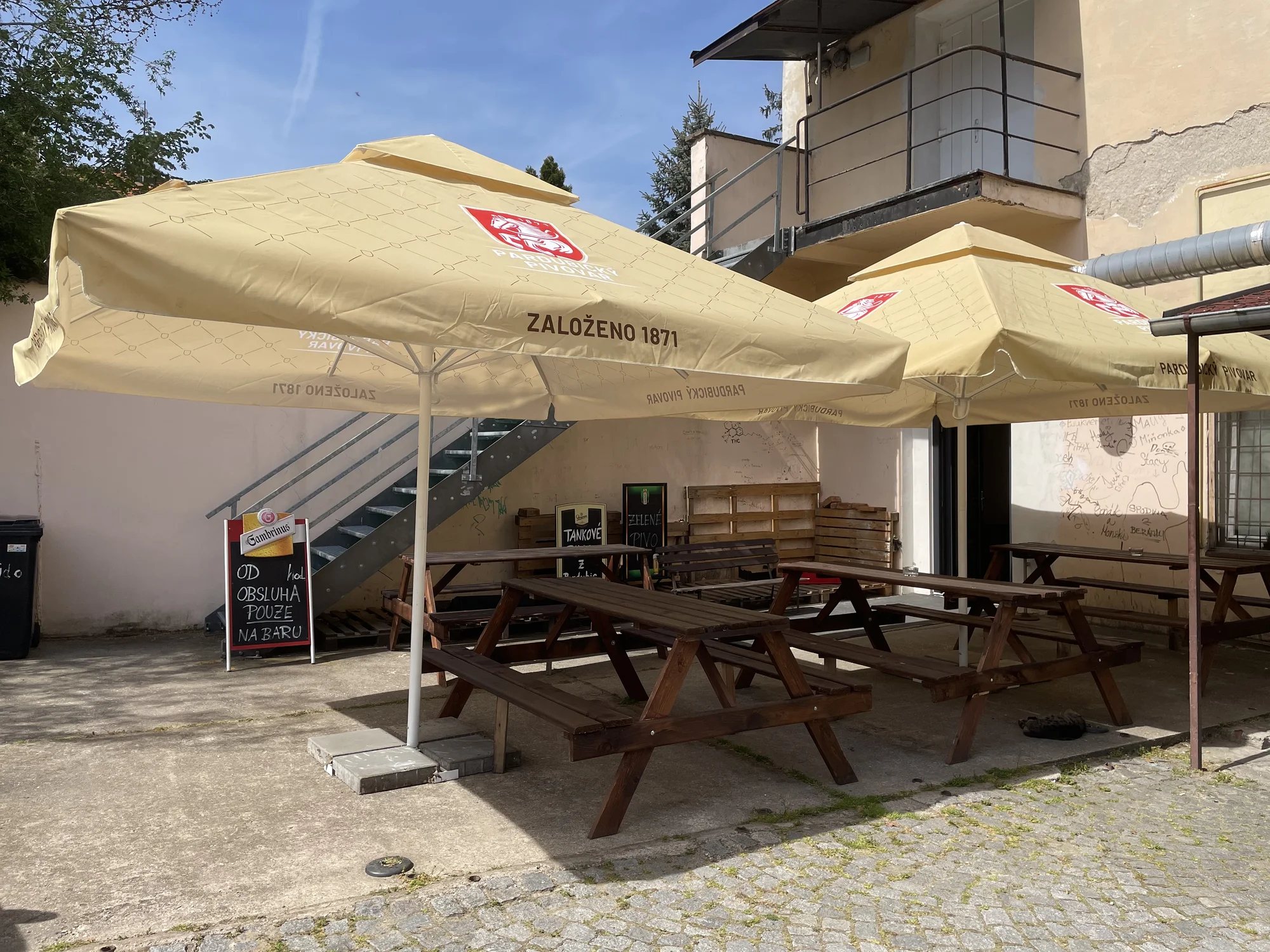 Masové prkno v restaurantu Beránek: steaky z kotlety i krkovice, pečená žebra i kuřecí paličky