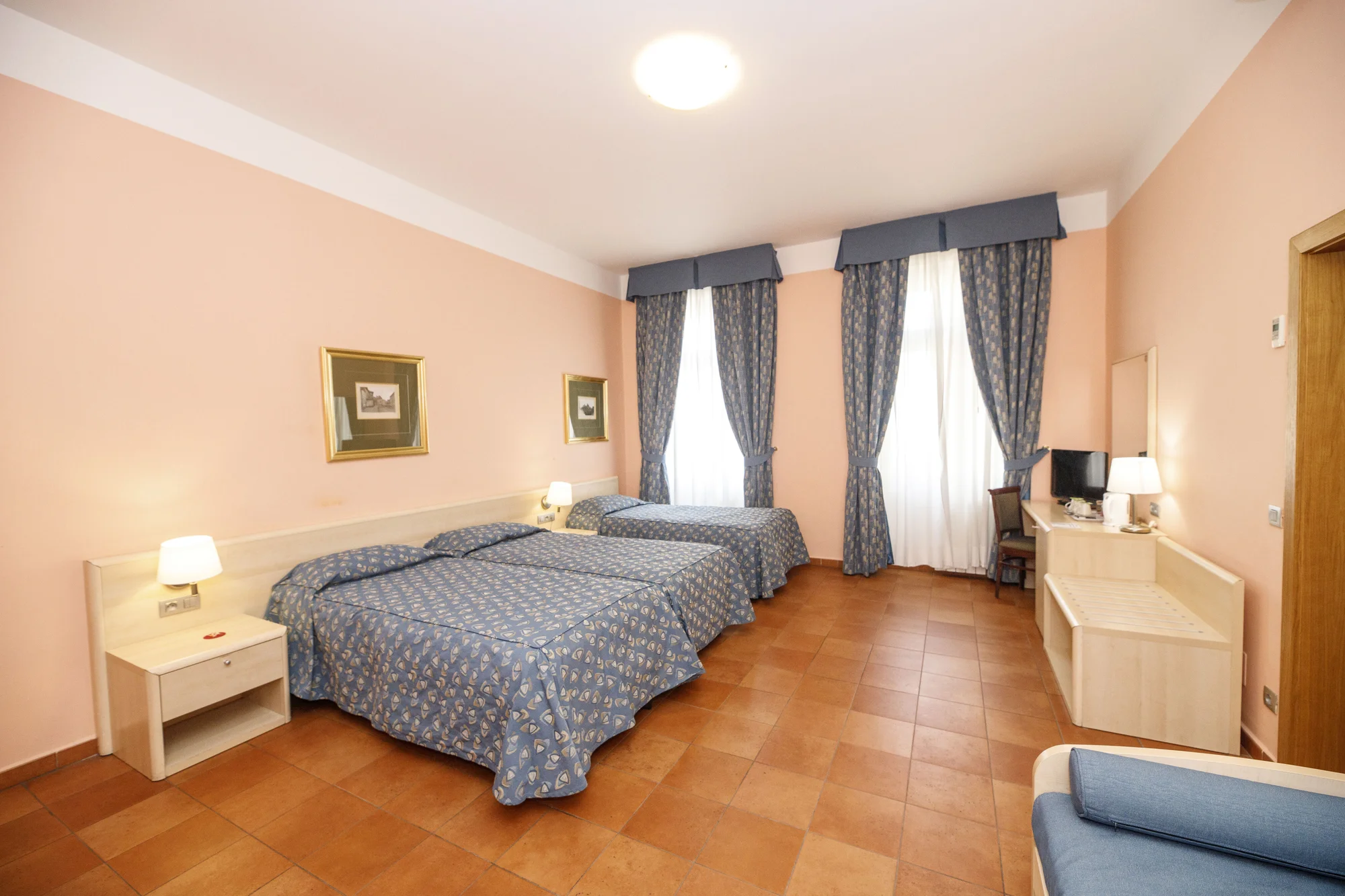 Ubytování v hotelu se snídaní v centru Prahy: 6 min pěšky od Národky, 10 min od Václaváku