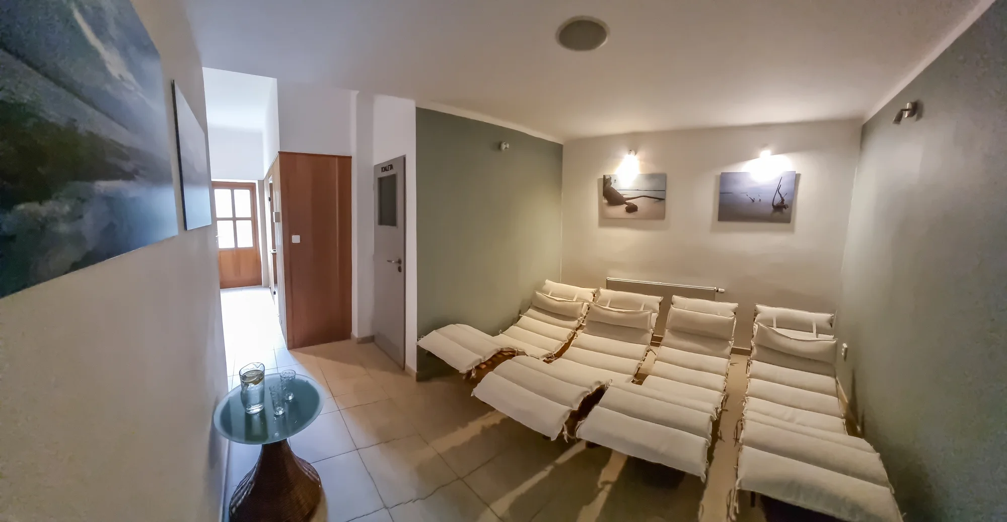 Privátní vířivka a sauna na 90 nebo 120 min. i s lahví vína pro 2 osoby