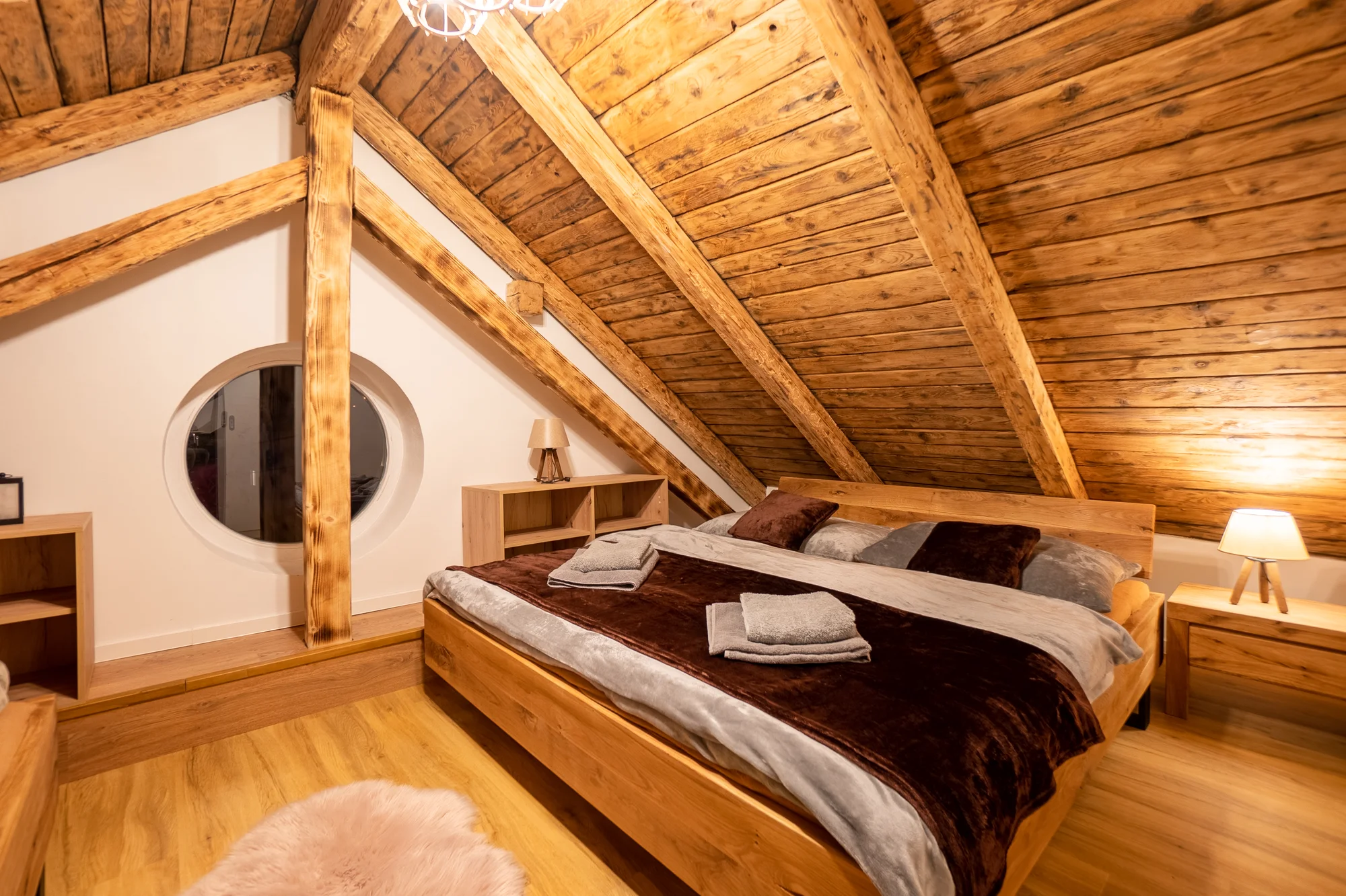 Nádherné apartmány ve Velkých Losinách: kapacita až 8 osob, možnost snídaní i wellness