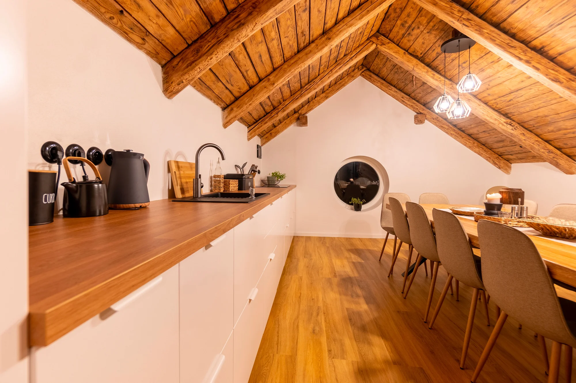 Nádherné apartmány ve Velkých Losinách: kapacita až 8 osob, možnost snídaní i wellness
