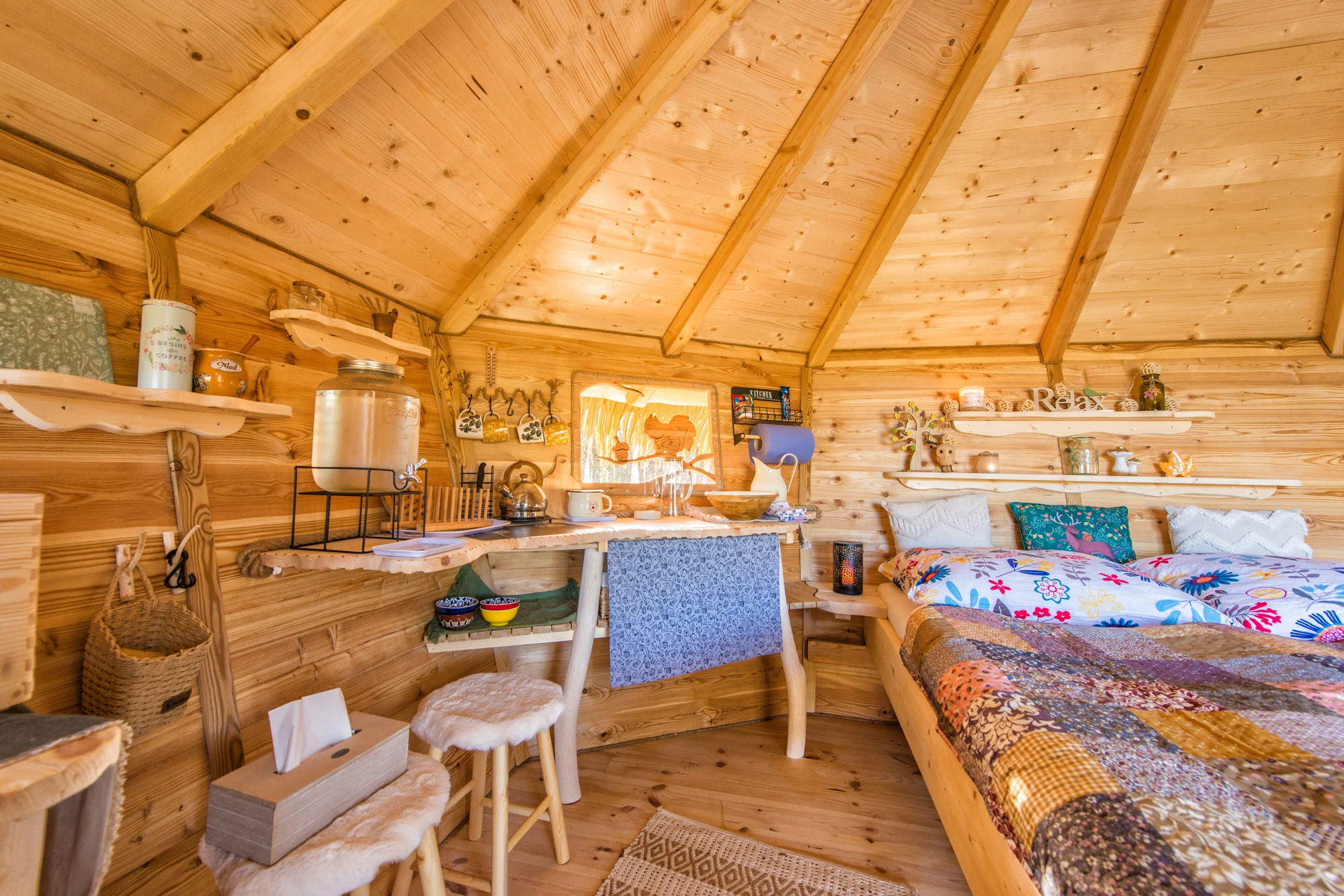 Krásný domek na stromě s velkou terasou: relax a romantika uprostřed tiché přírody