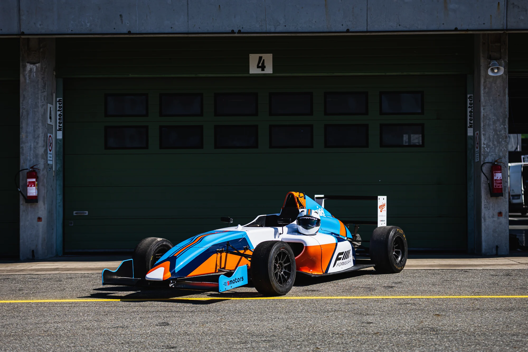 Bláznivá jízda v Ariel atom nebo Formuli F4 na letištním okruhu Kámen 1,5 hod. od Prahy