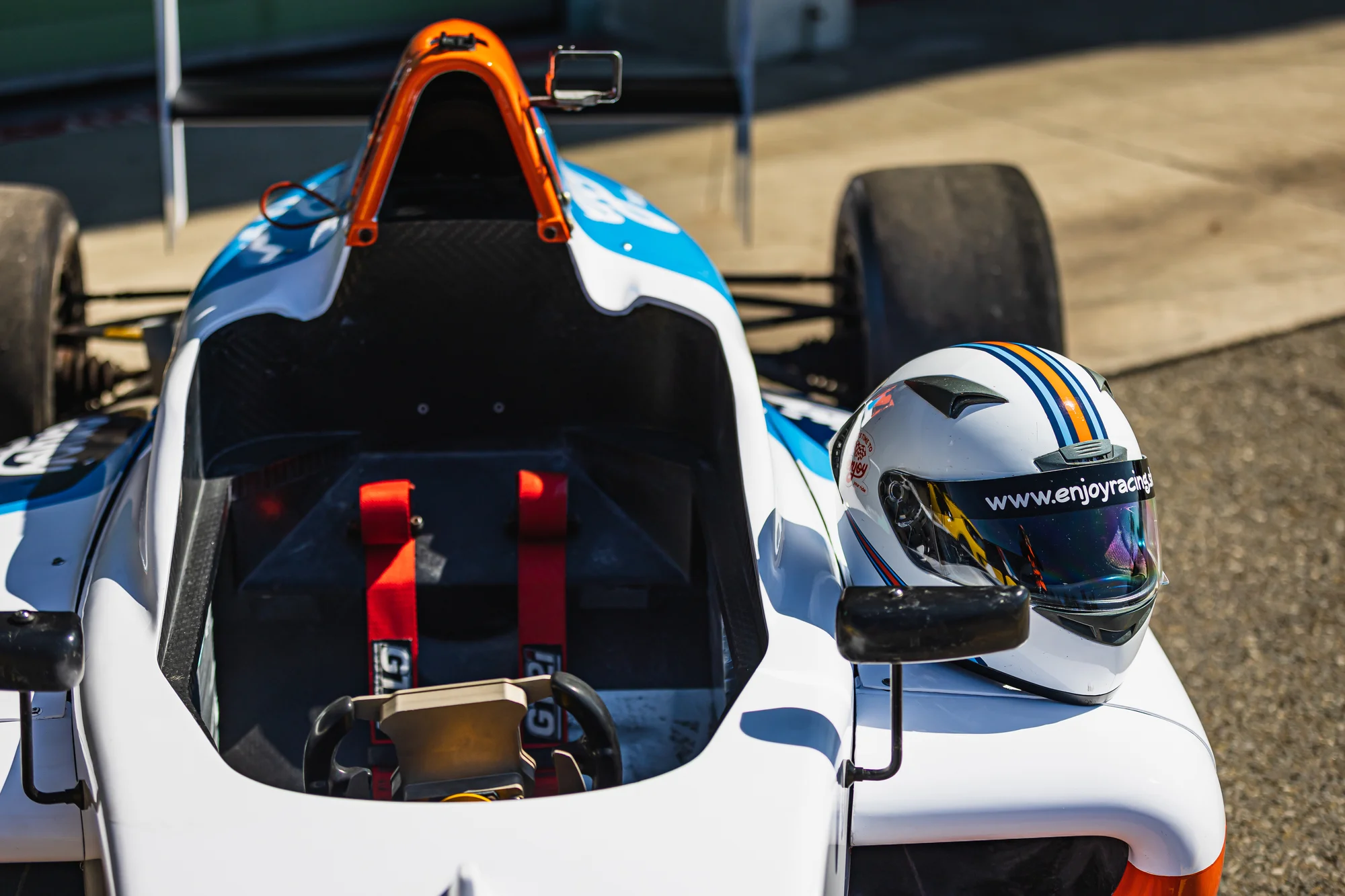 Bláznivá jízda v Ariel atom nebo Formuli F4 na letištním okruhu Kámen 1,5 hod. od Prahy