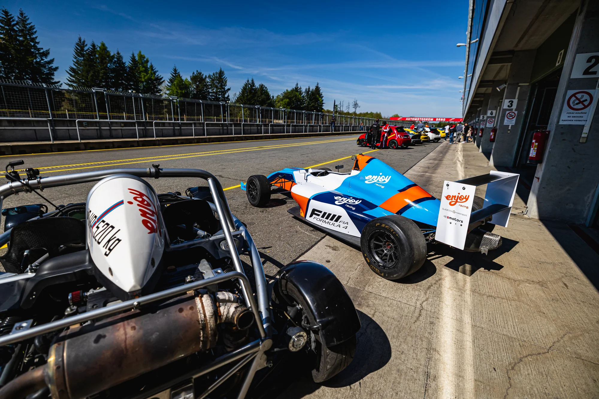 Bláznivá jízda v Ariel atom nebo Formuli F4 na letištním okruhu Kámen 1,5 hod. od Prahy
