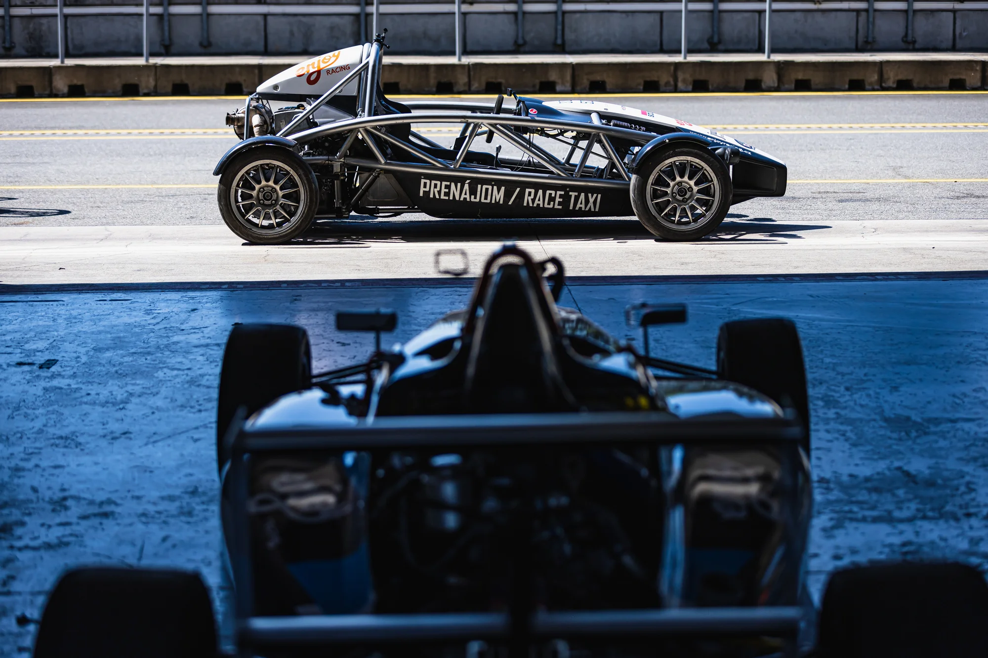 Bláznivá jízda v Ariel atom nebo Formuli F4 na letištním okruhu Kámen 1,5 hod. od Prahy