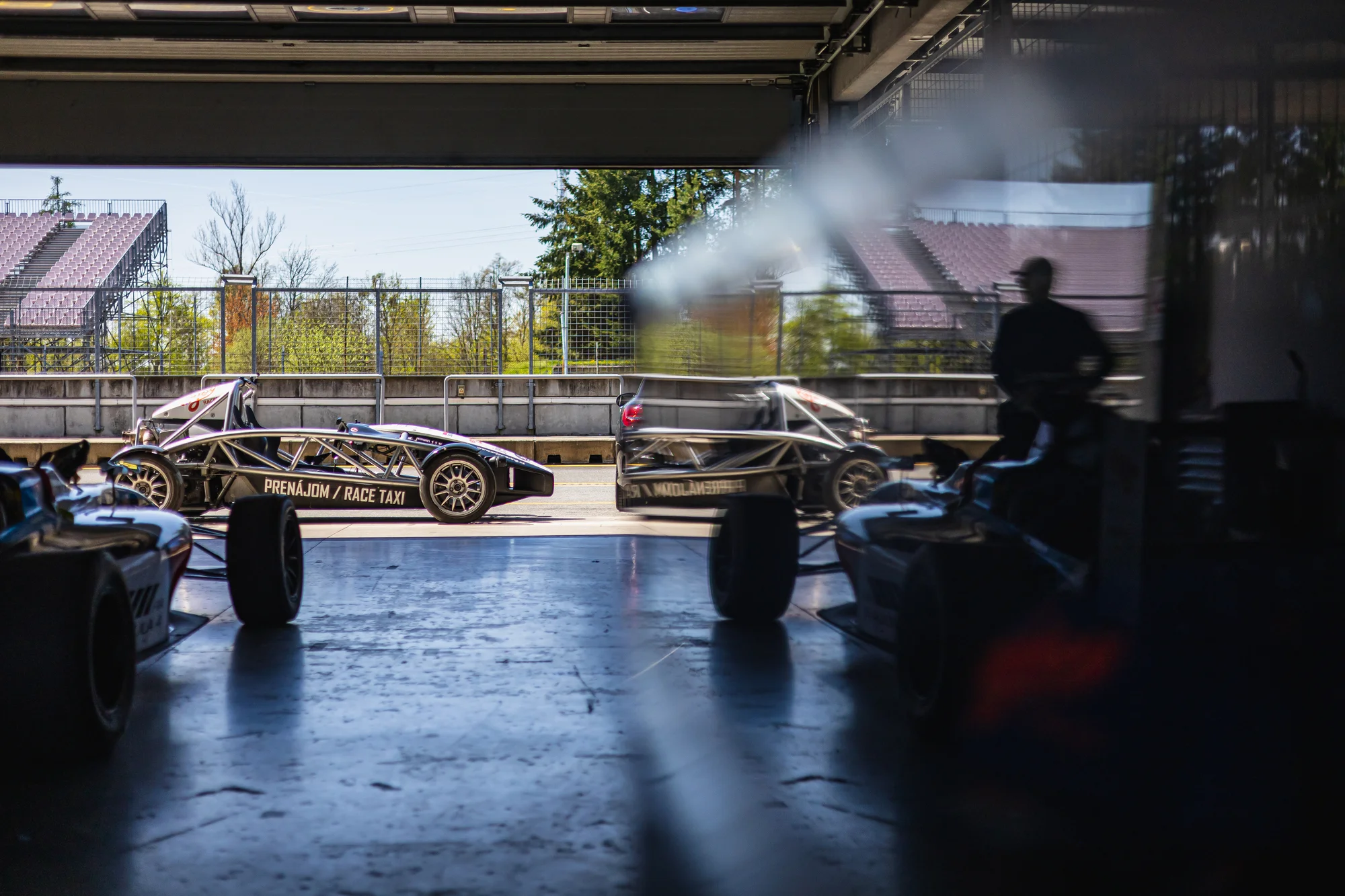 Bláznivá jízda v Ariel atom nebo Formuli F4 na letištním okruhu Kámen 1,5 hod. od Prahy