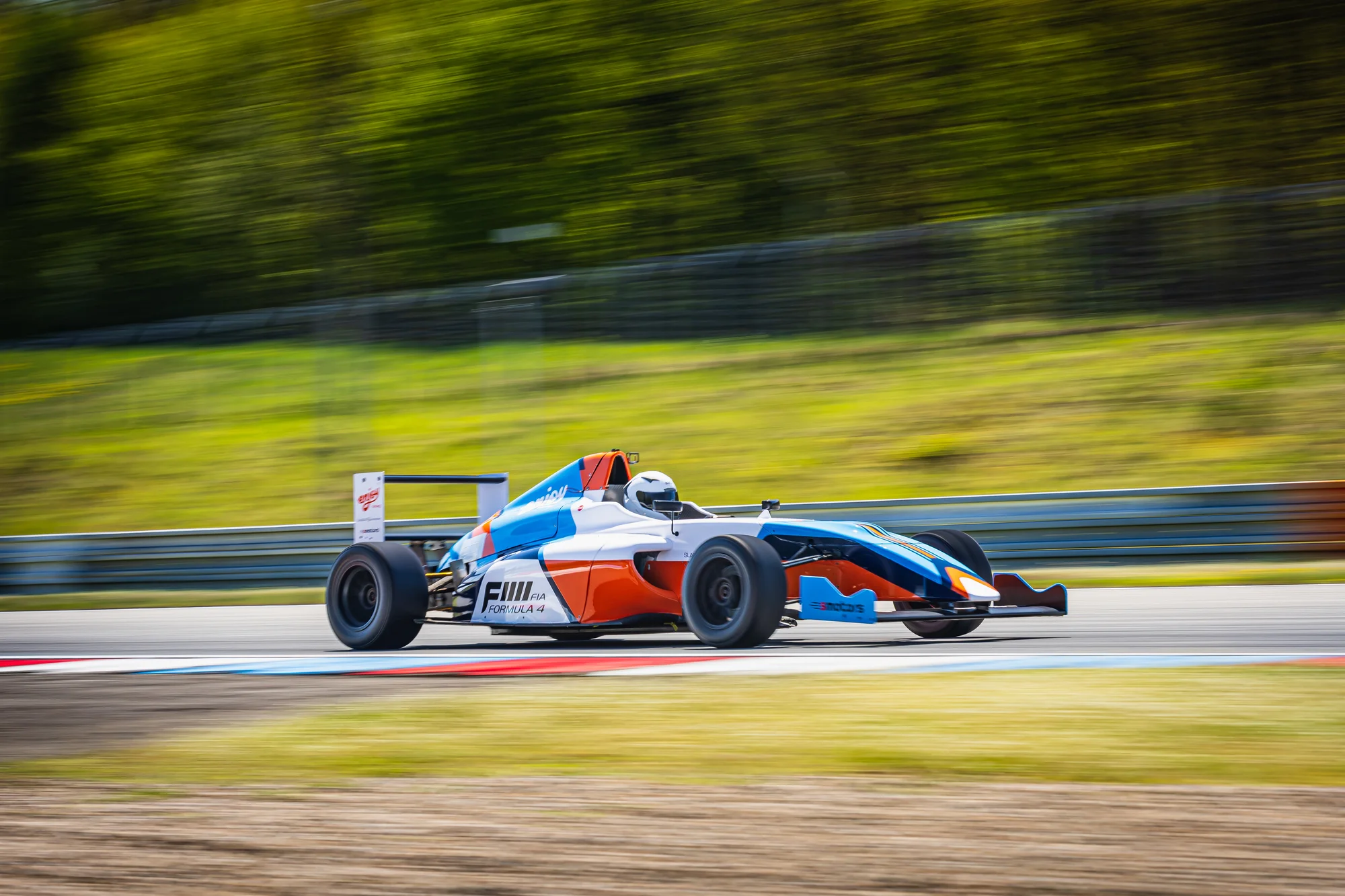 Bláznivá jízda v Ariel atom nebo Formuli F4 na letištním okruhu Kámen 1,5 hod. od Prahy